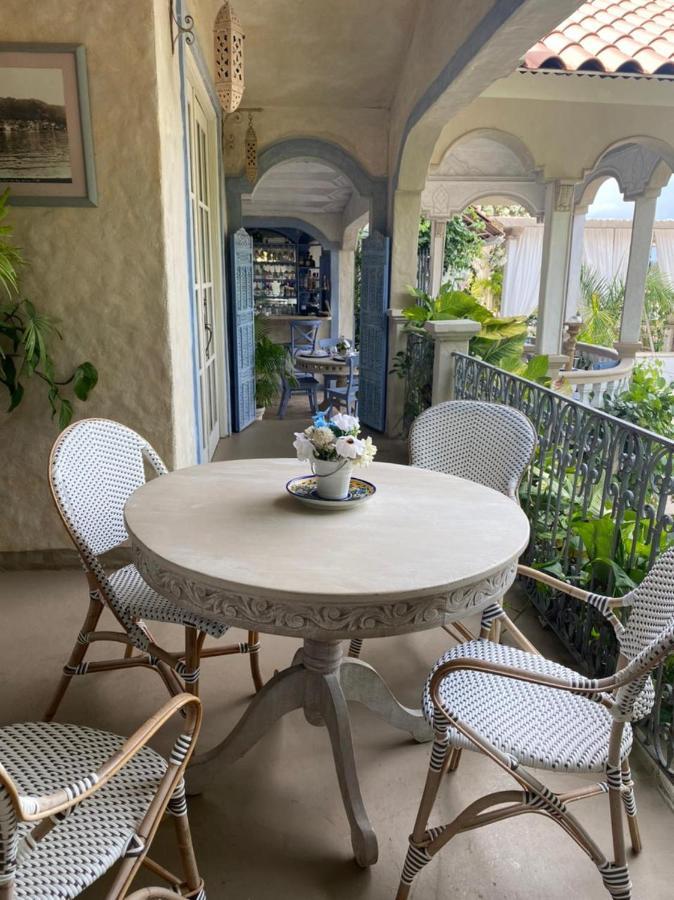 The Pearl Suite / Suite La Perla,1095214590:JPEG