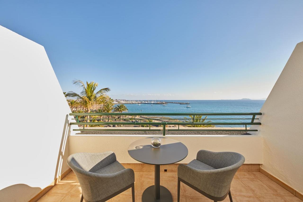 Habitación triple con acceso al club y vistas al mar