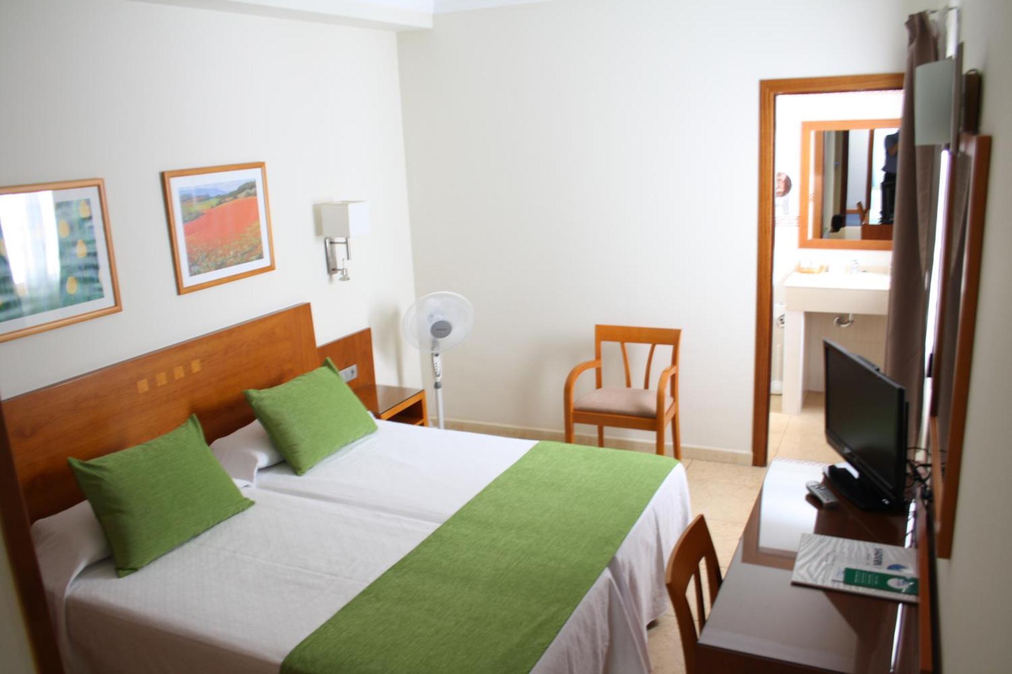 Twin Room Interior,125310558:JPEG