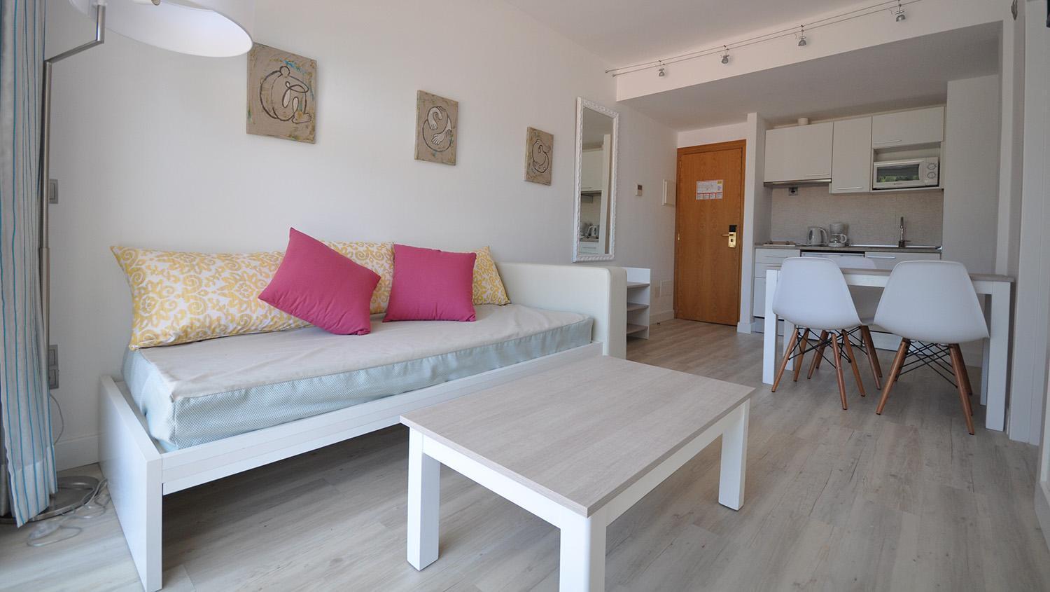 One-Bedroom Apartment,1272299797:JPEG