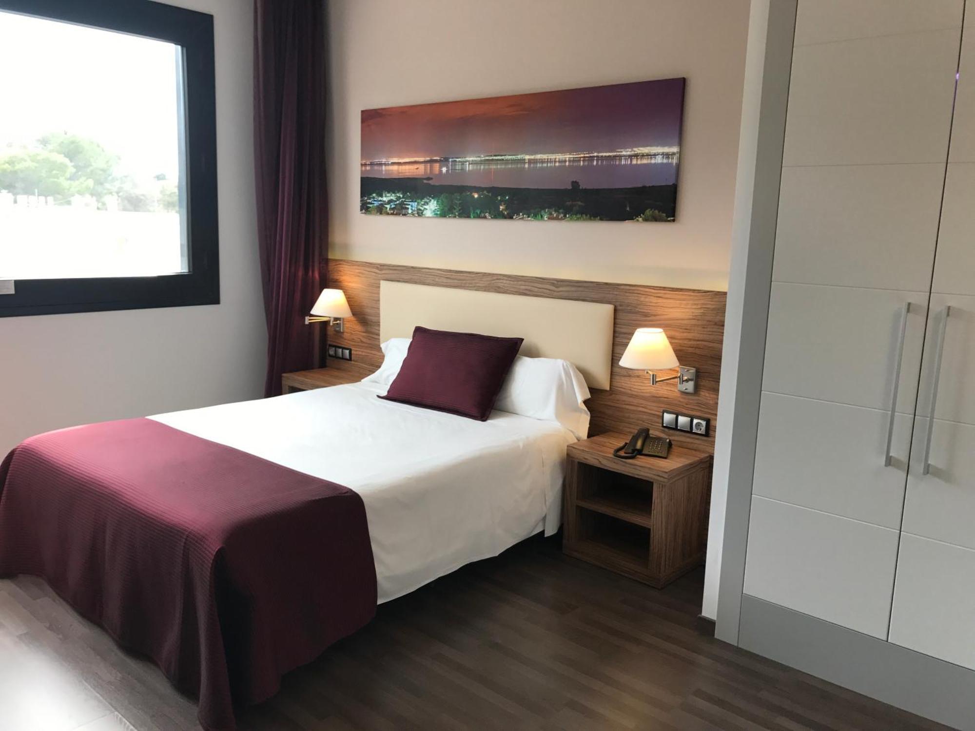Habitación adaptada para personas con movilidad reducida - Cama grande