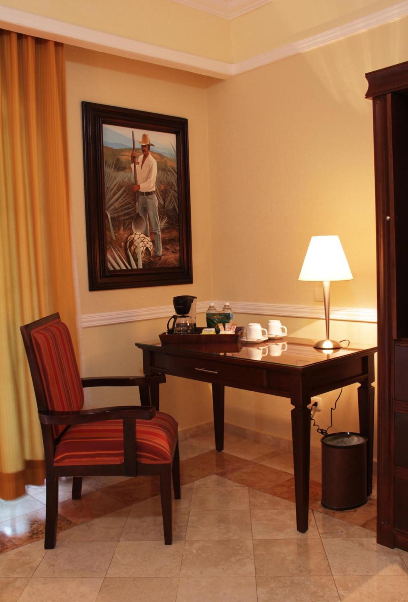 Habitación con cama grande