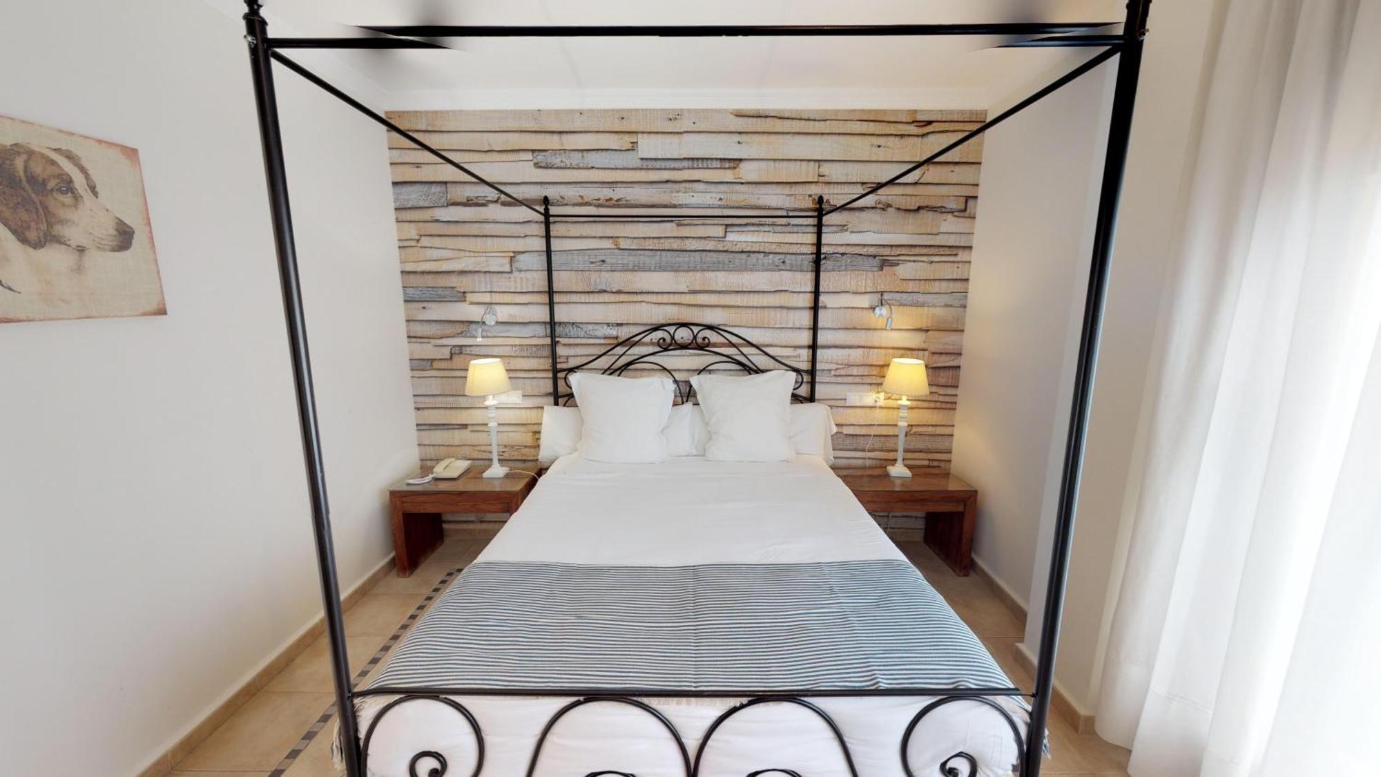 Double or Twin Room,925512619:JPEG