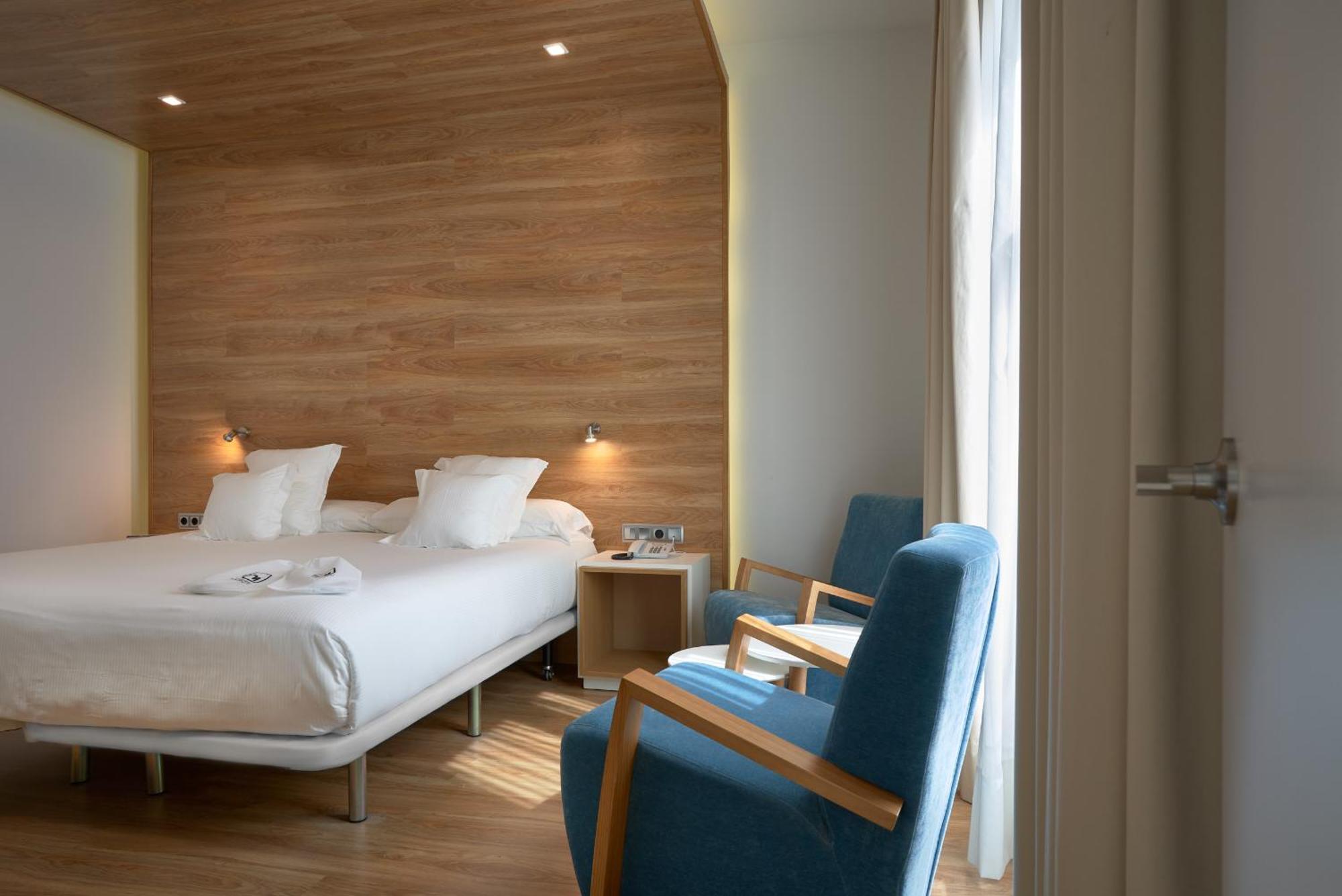 Superior Double or Twin Room,1132483182:JPEG
