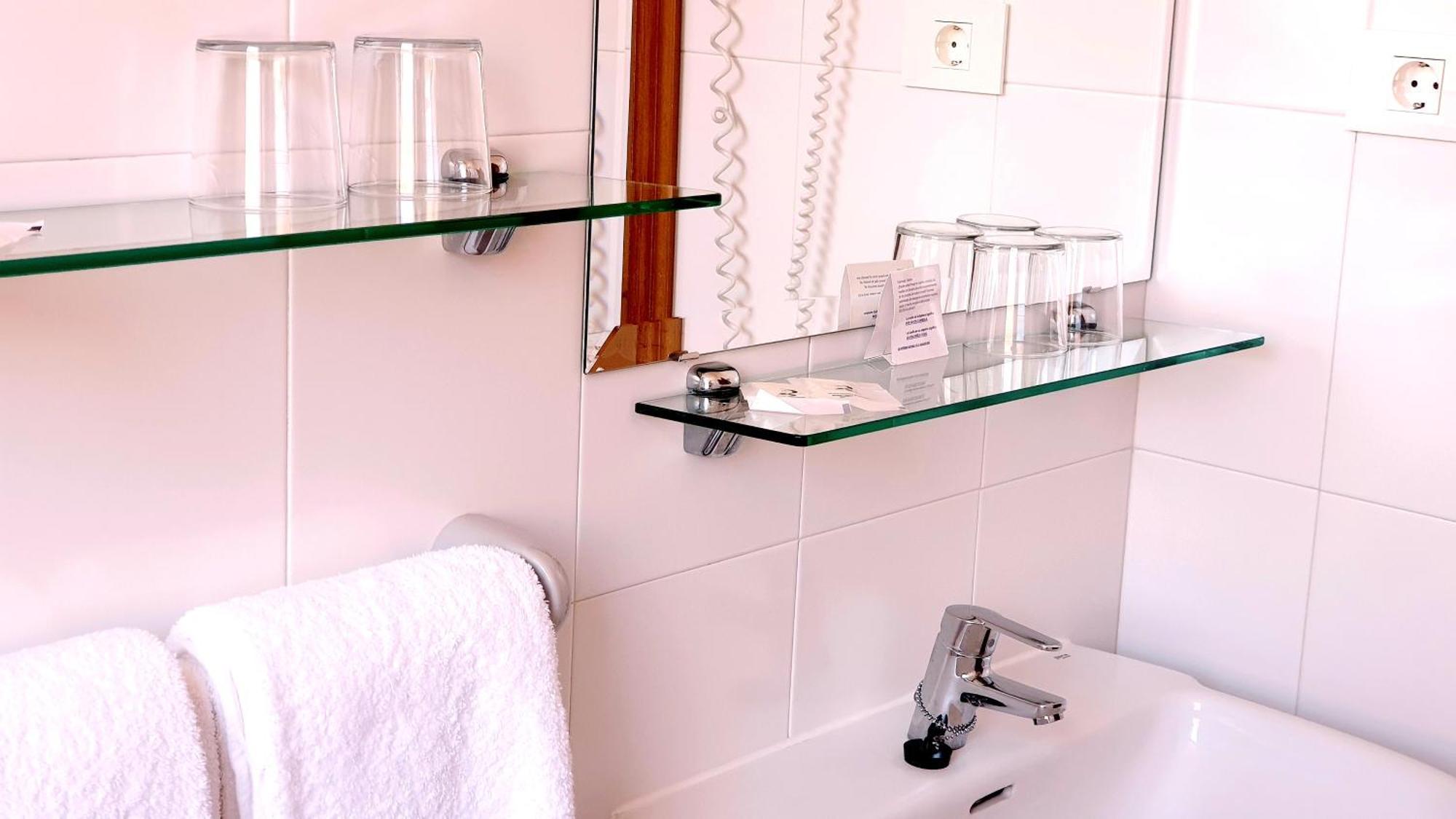 Single Room,1272915898:JPEG