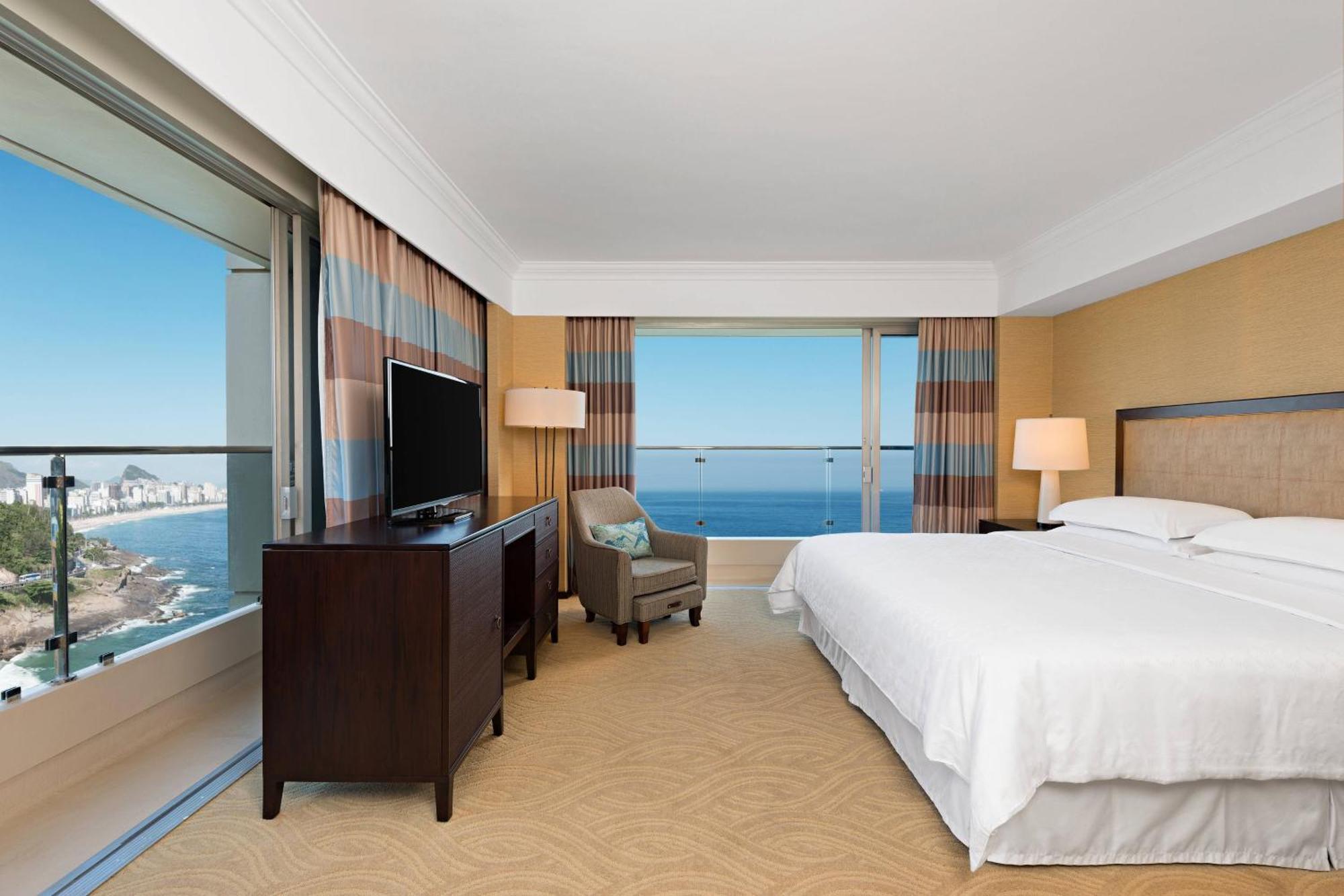 Suite Club con vistas frontales al océano - Planta Club - Cama extragrande