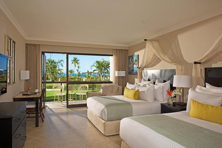 Deluxe King Partial Ocean View