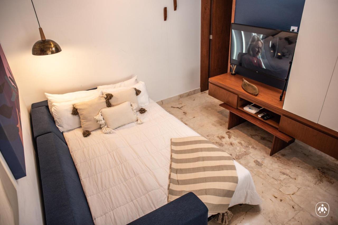 Deluxe Studio