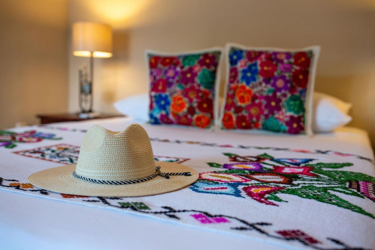 Habitación con cama grande