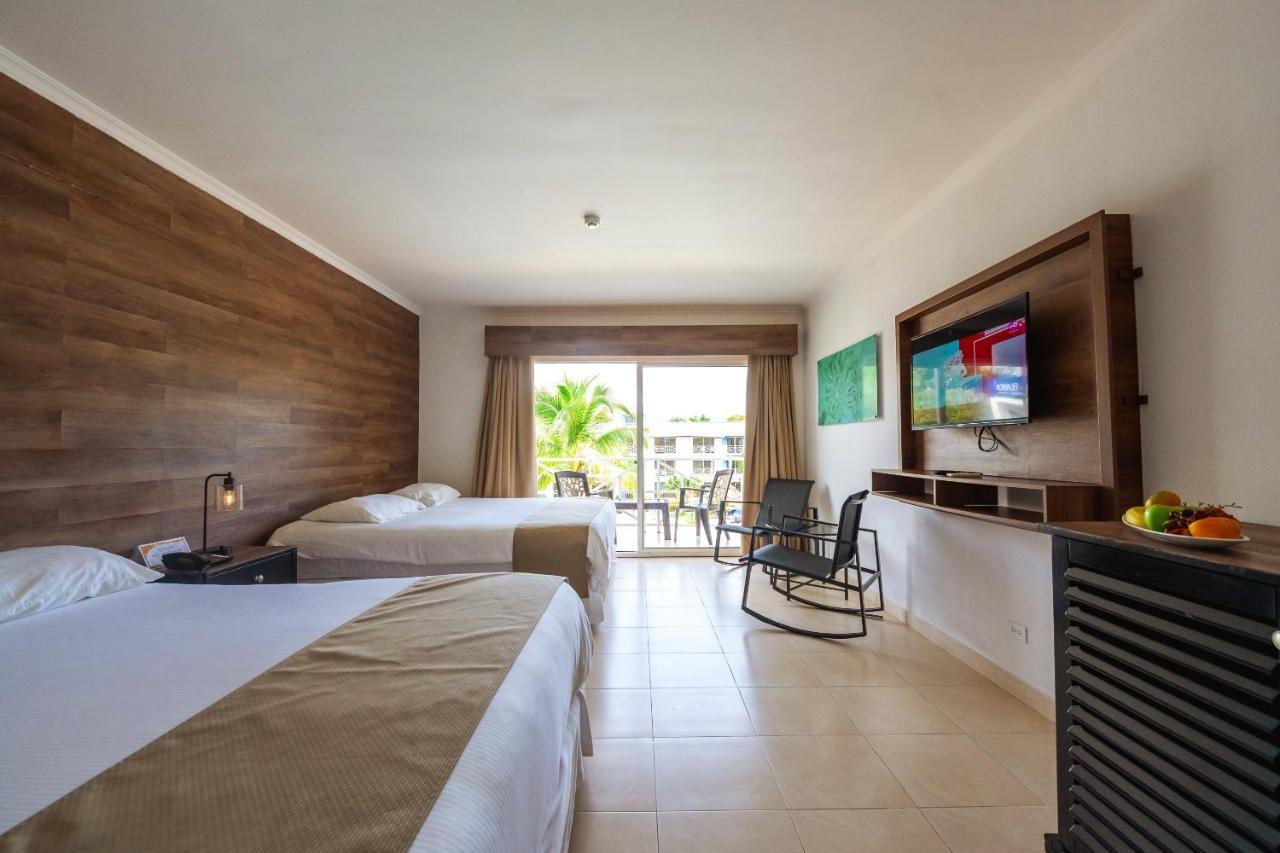 Habitación Doble con vistas a la piscina