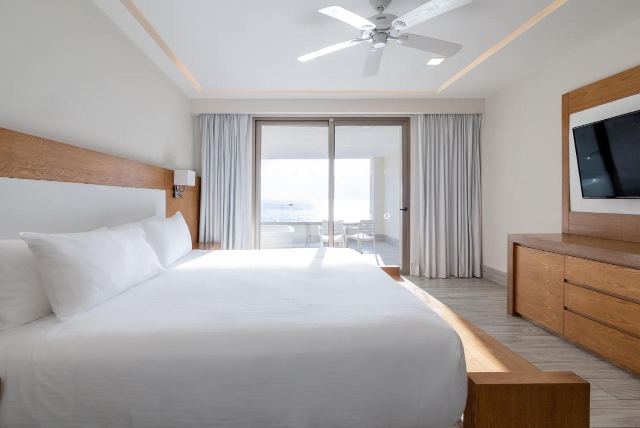 Superior Ocean Front with bathtub,1338719474:JPEG