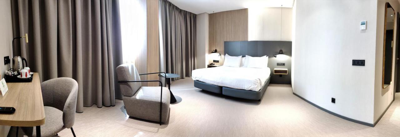 Deluxe Double Room,1387884176:JPEG