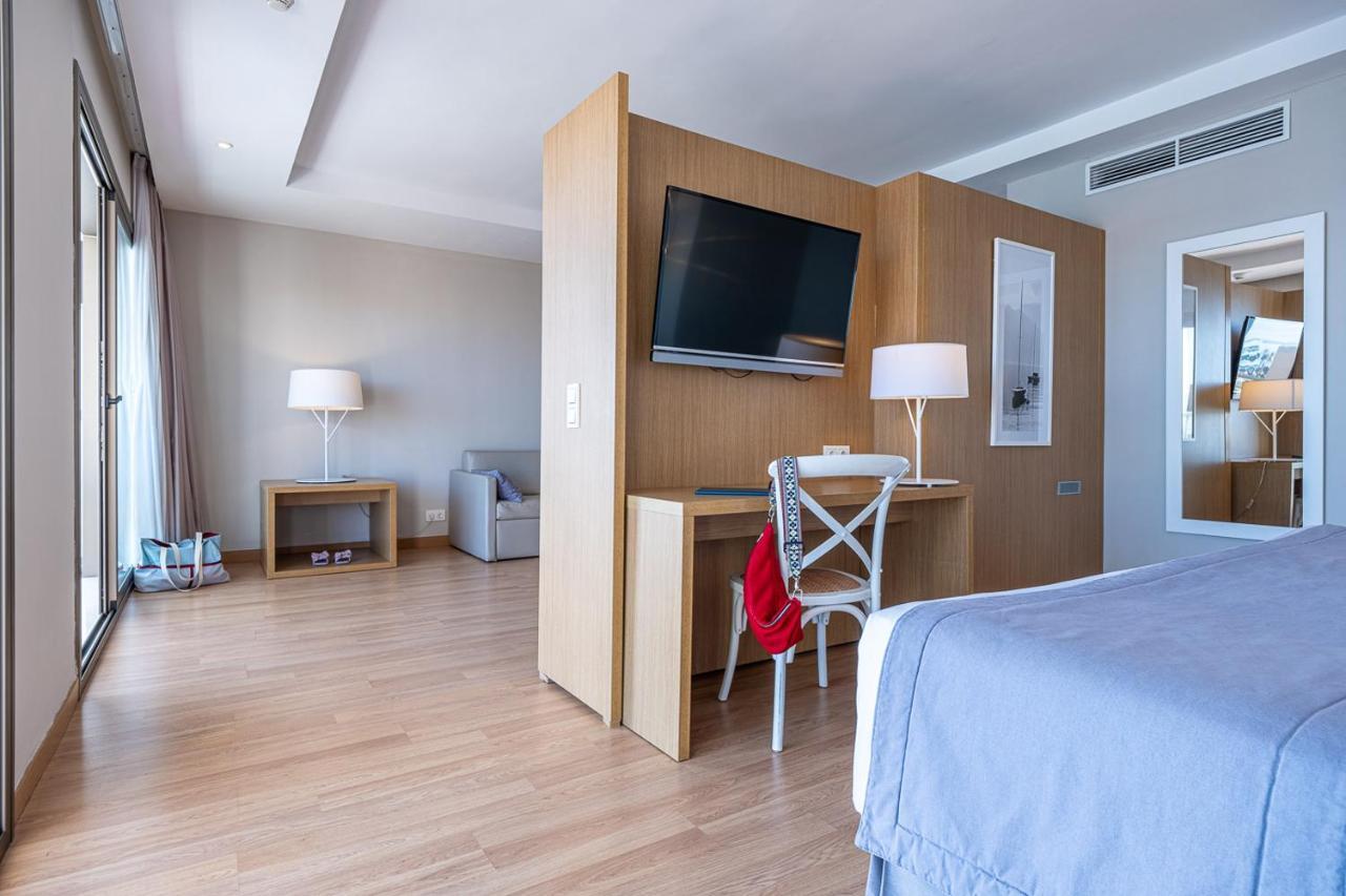 Suite Junior con vistas al mar (3 adultos + 1 niño)