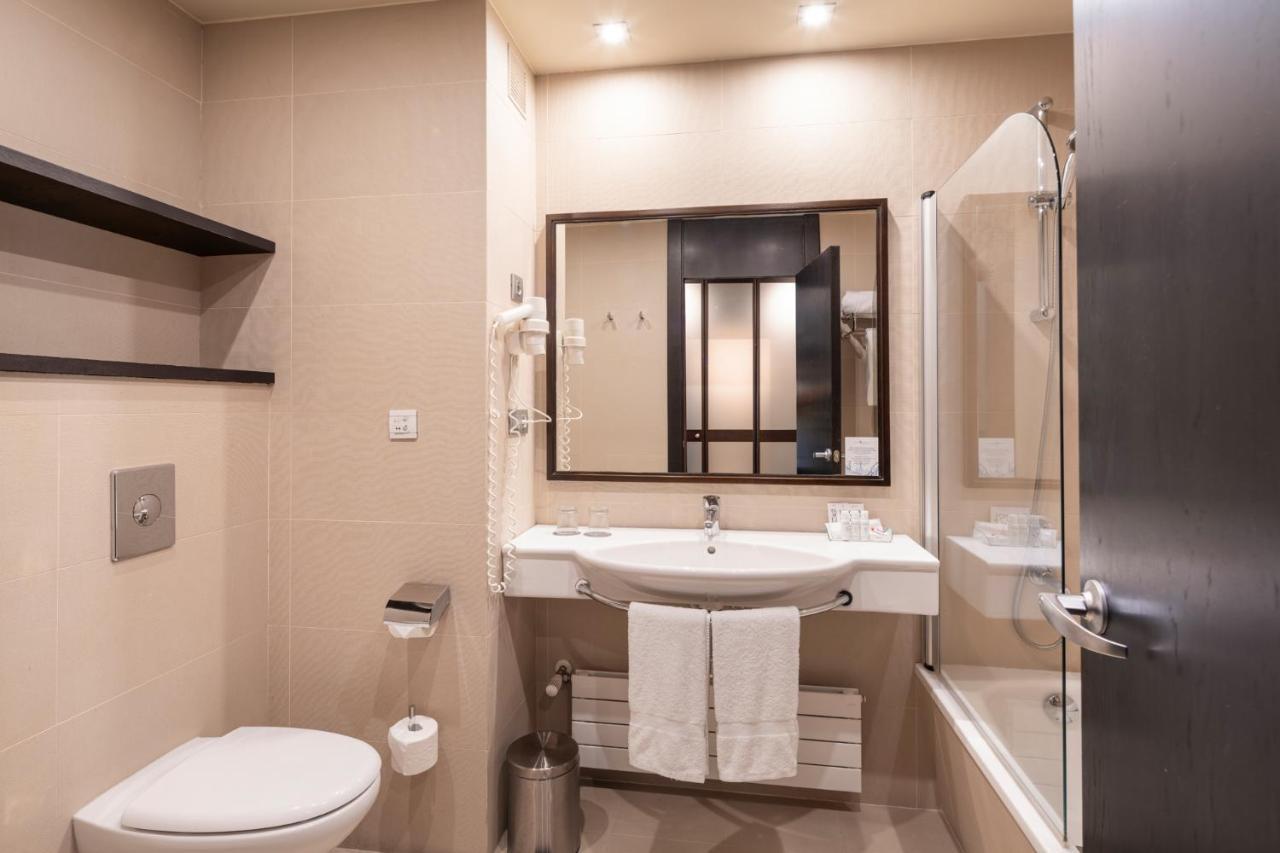 Habitación Doble (2 adultos + 1 niño menor de 12 años) - 2 camas y 1 cama supletoria