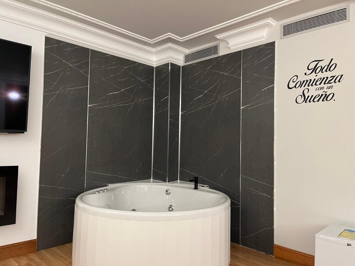 Deluxe Suite Spa Bath,1498847596:JPEG