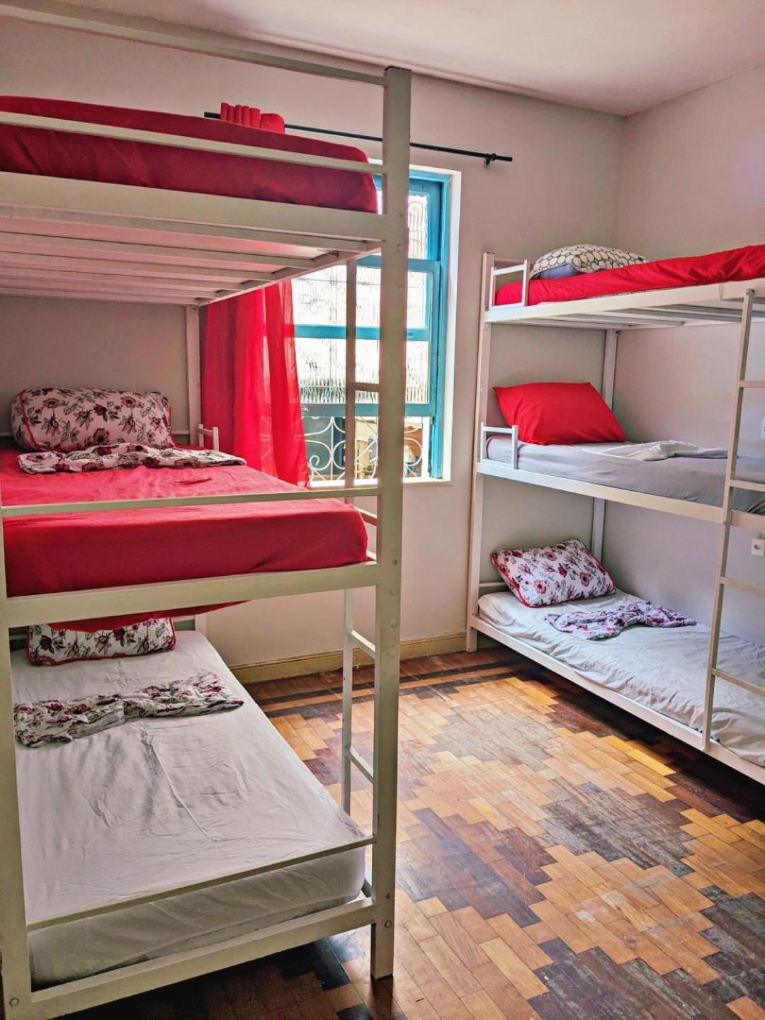 Cama en habitación compartida mixta de 6 camas
