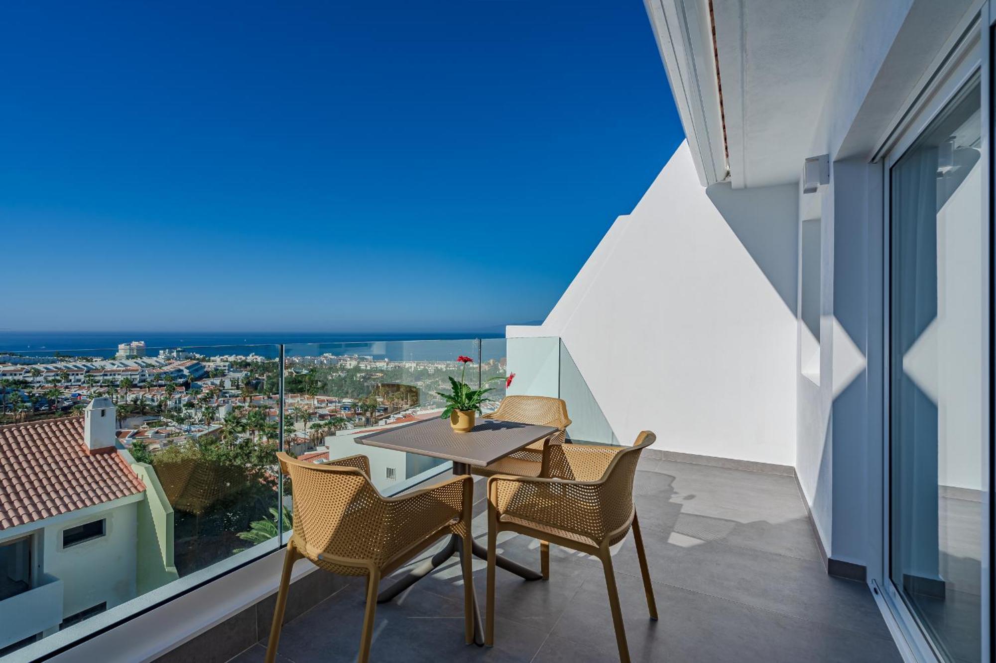 One-Bedroom Apartment Balcony Sea View,1614788867:JPEG