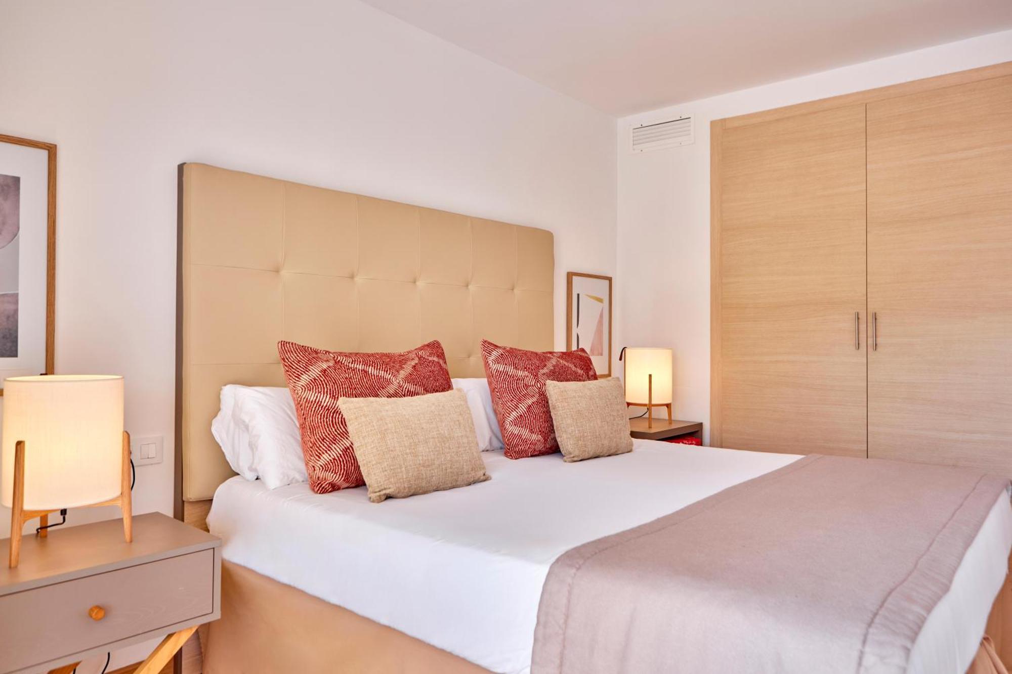 One-Bedroom Penthouse Suite,1545000433:JPEG