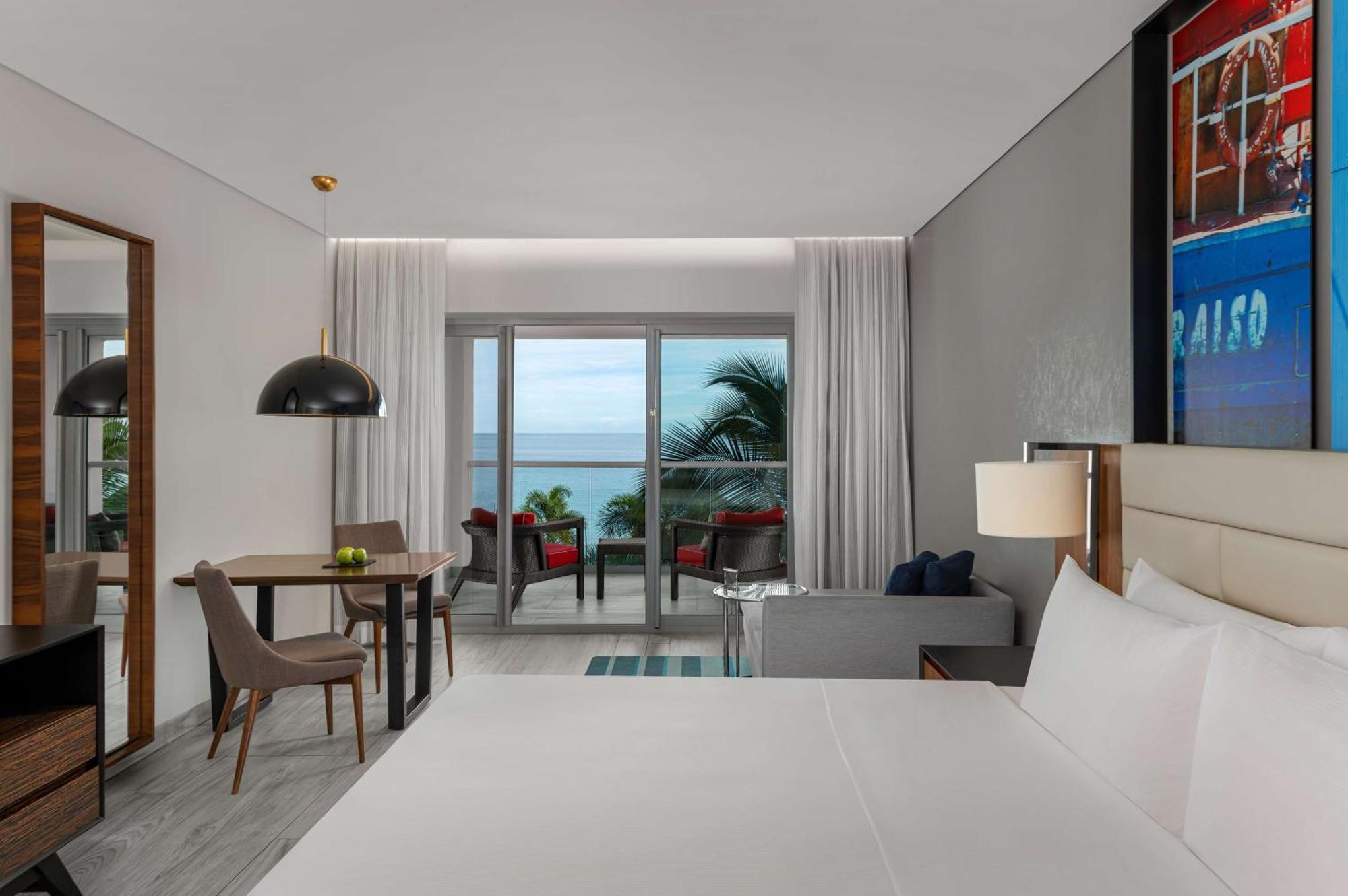 Partial Ocean View Room – Adults Only King Bed