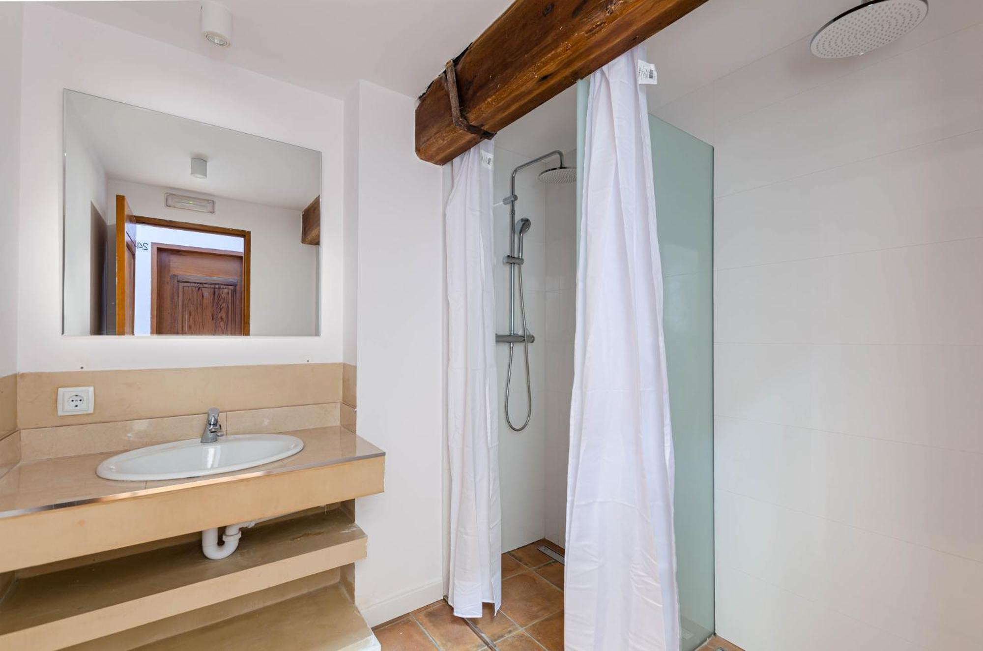 Habitación Doble con baño compartido - 2 camas