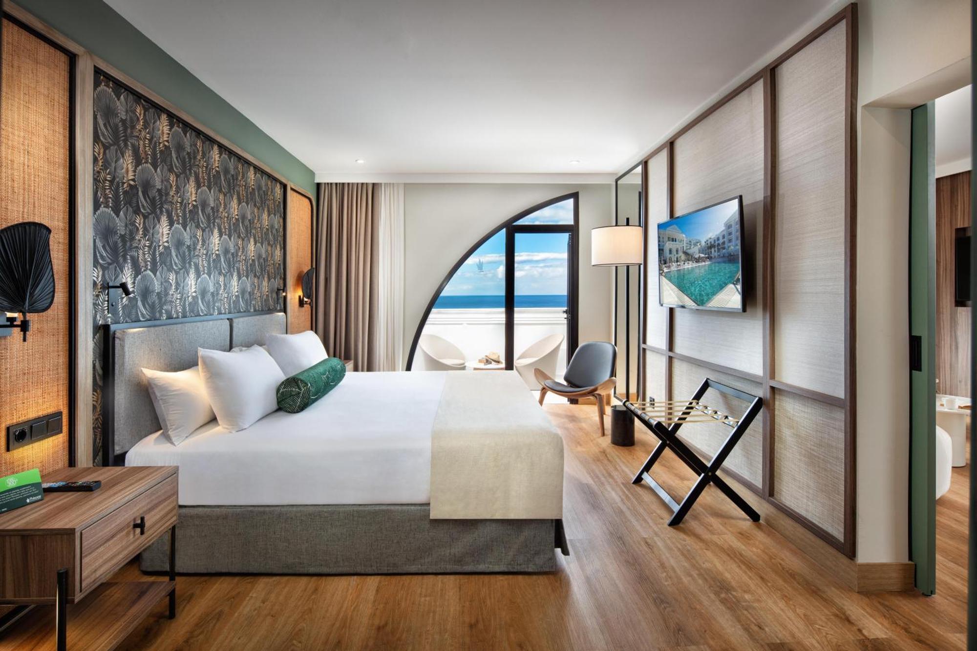 Suite con vistas al mar o a la piscina