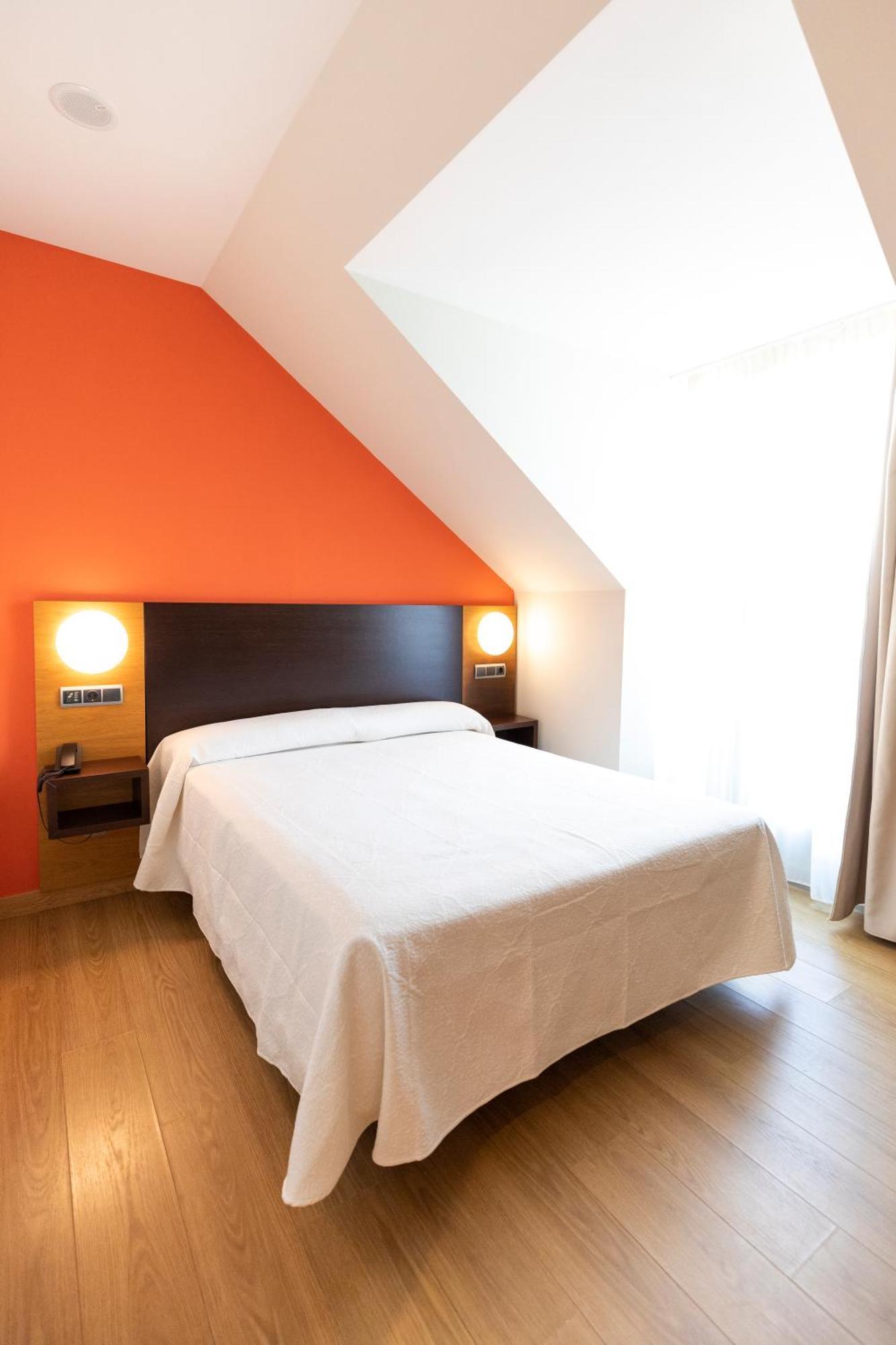 Small Double Room,1587510516:JPEG