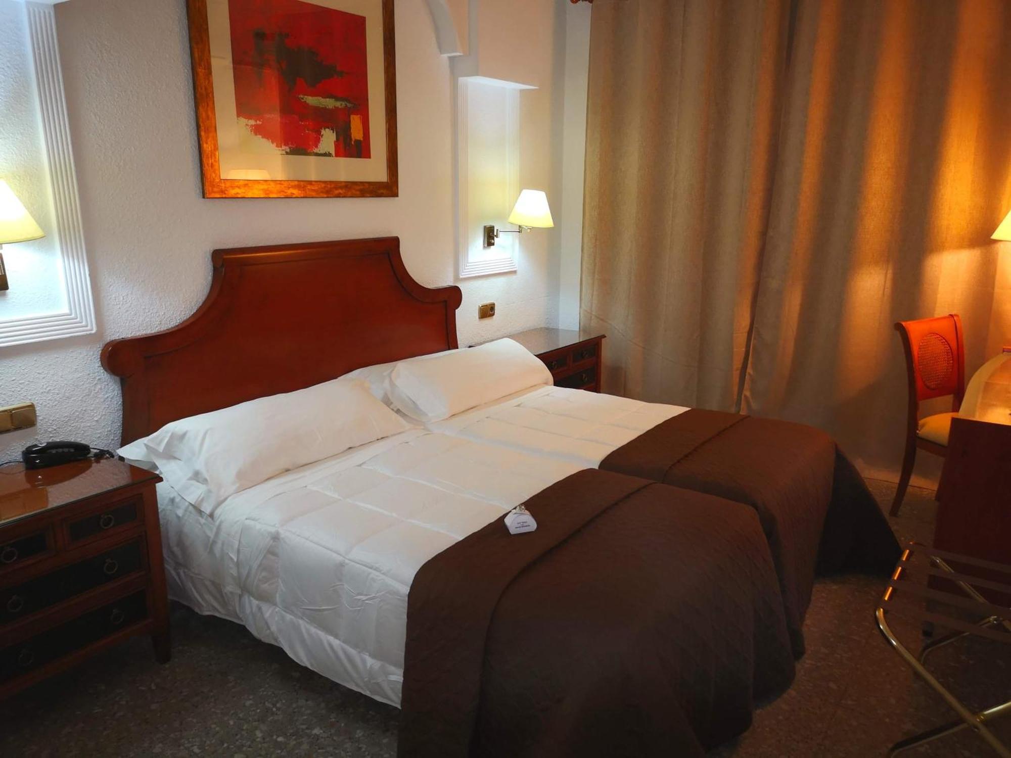 Double Room,846750161:JPEG
