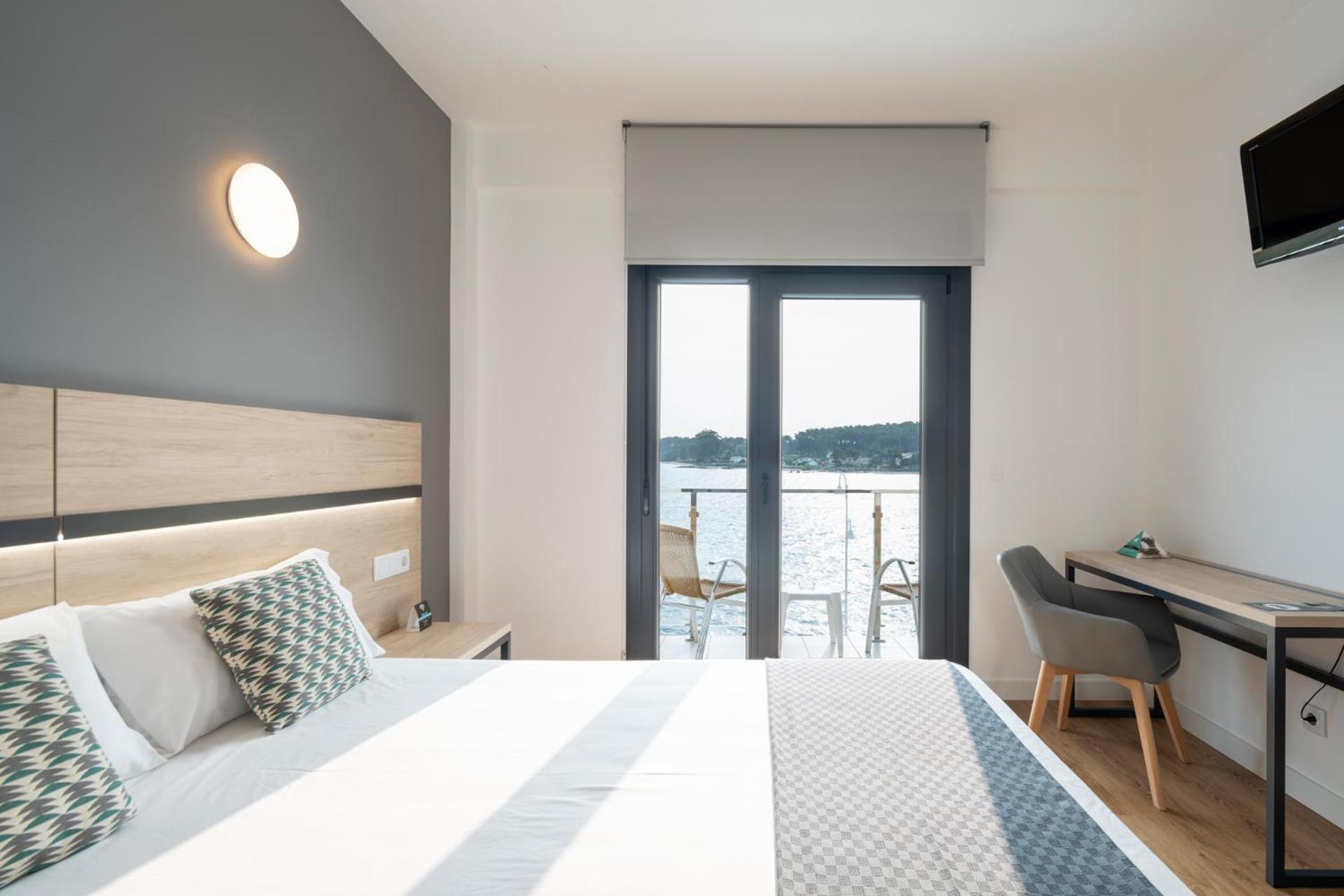 Deluxe Double or Twin Room with Sea View,1601681942:JPEG