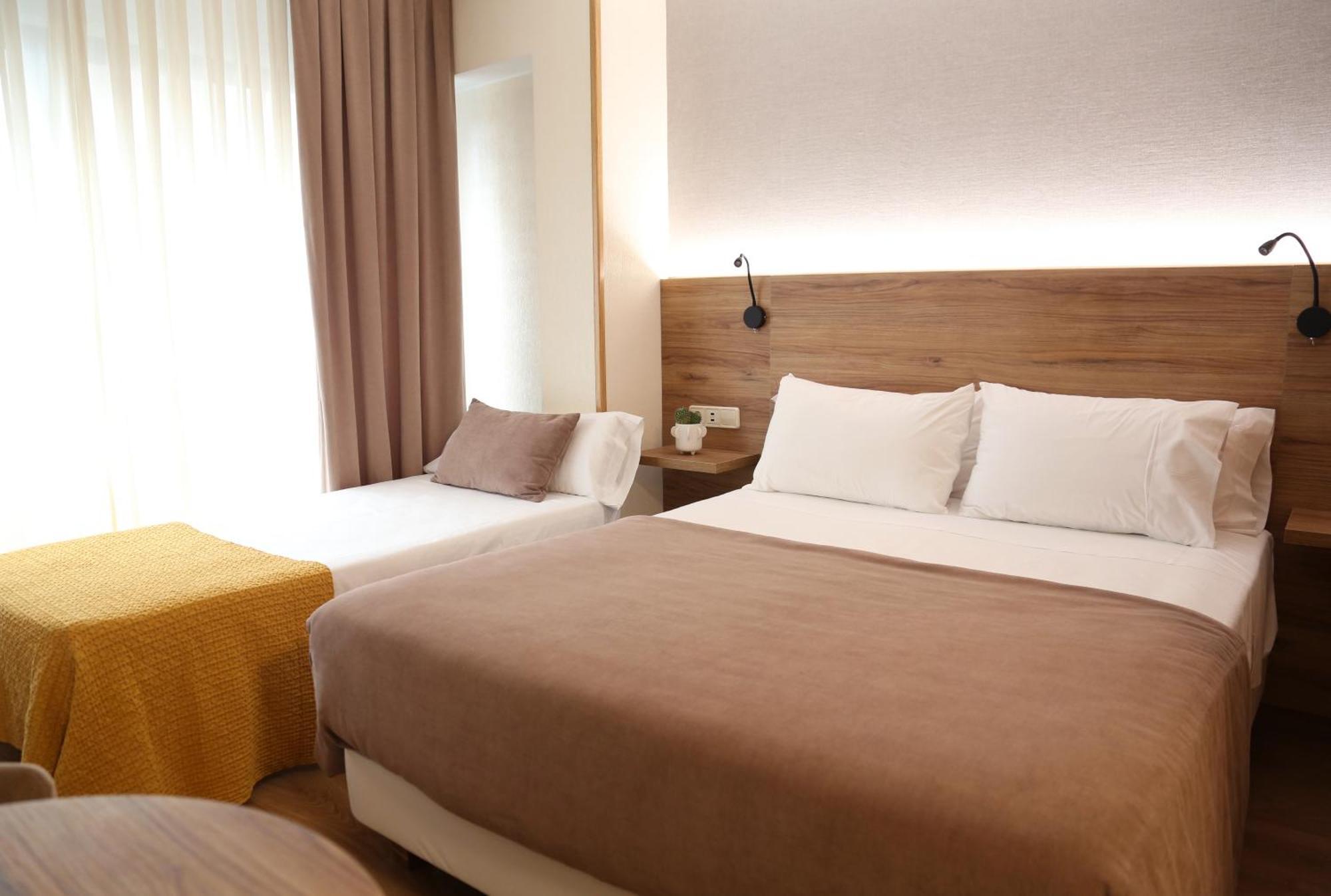 Habitación Doble con cama supletoria (3 adultos)