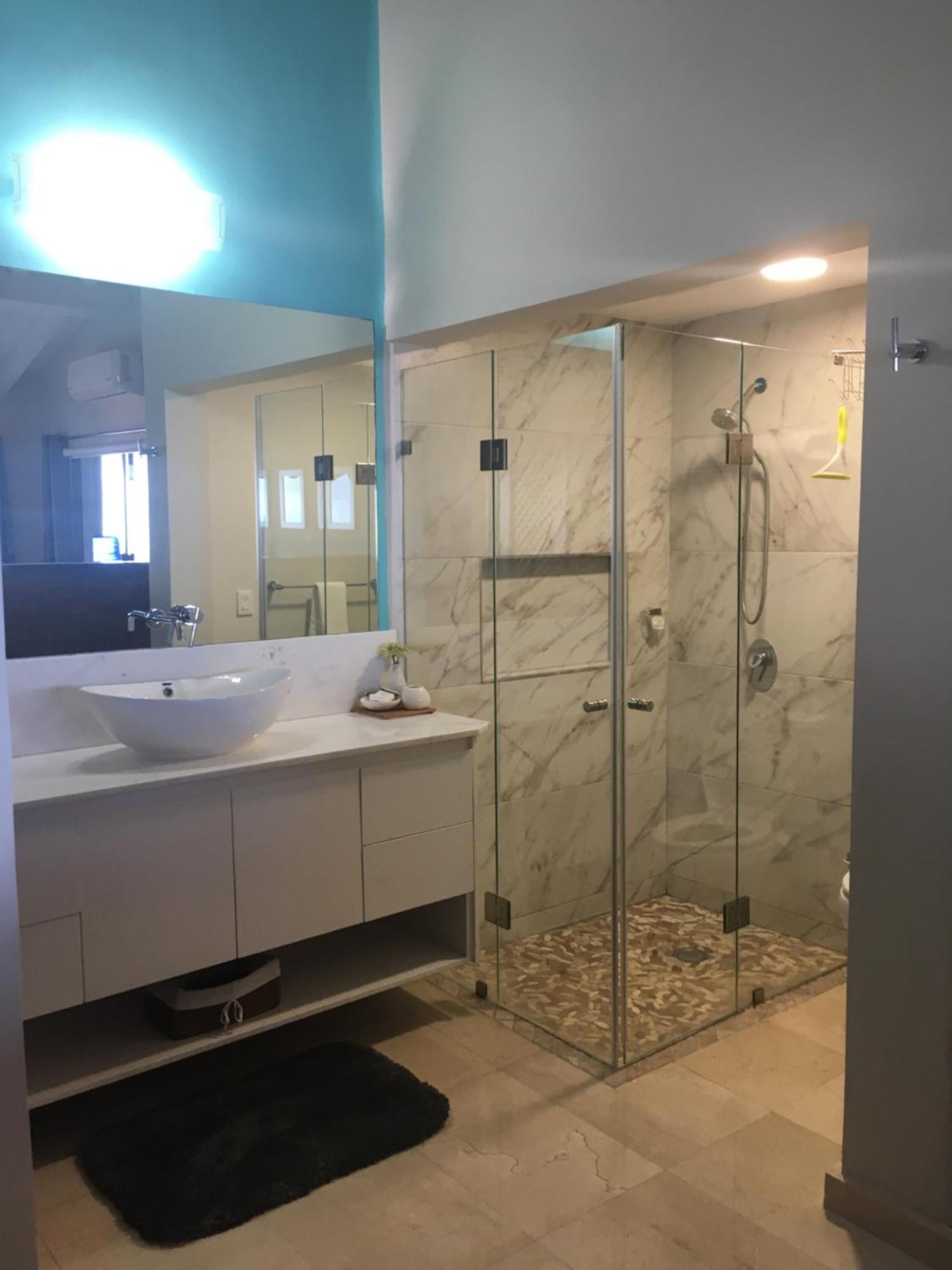 Deluxe King Suite,1605624038:JPEG