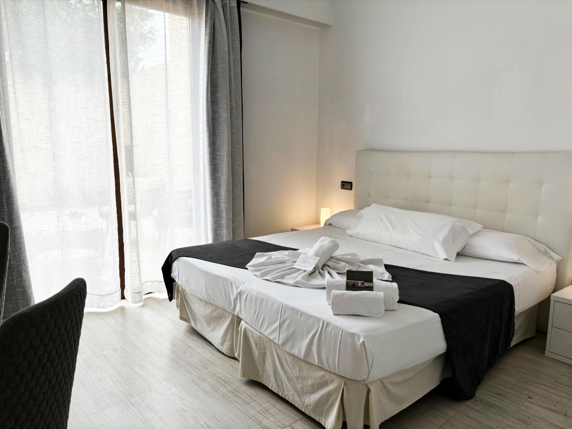 Standard Double Room,1207522597:JPEG