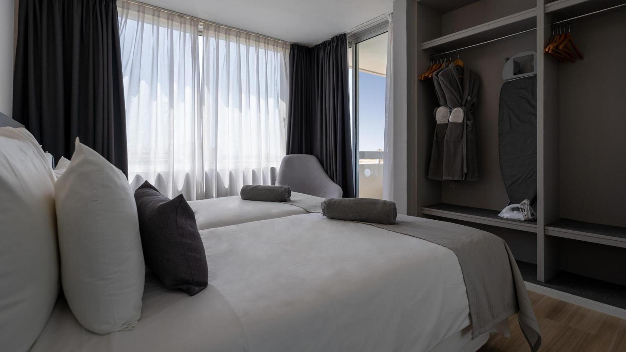 Suite Junior con vistas a la piscina (2 adultos)