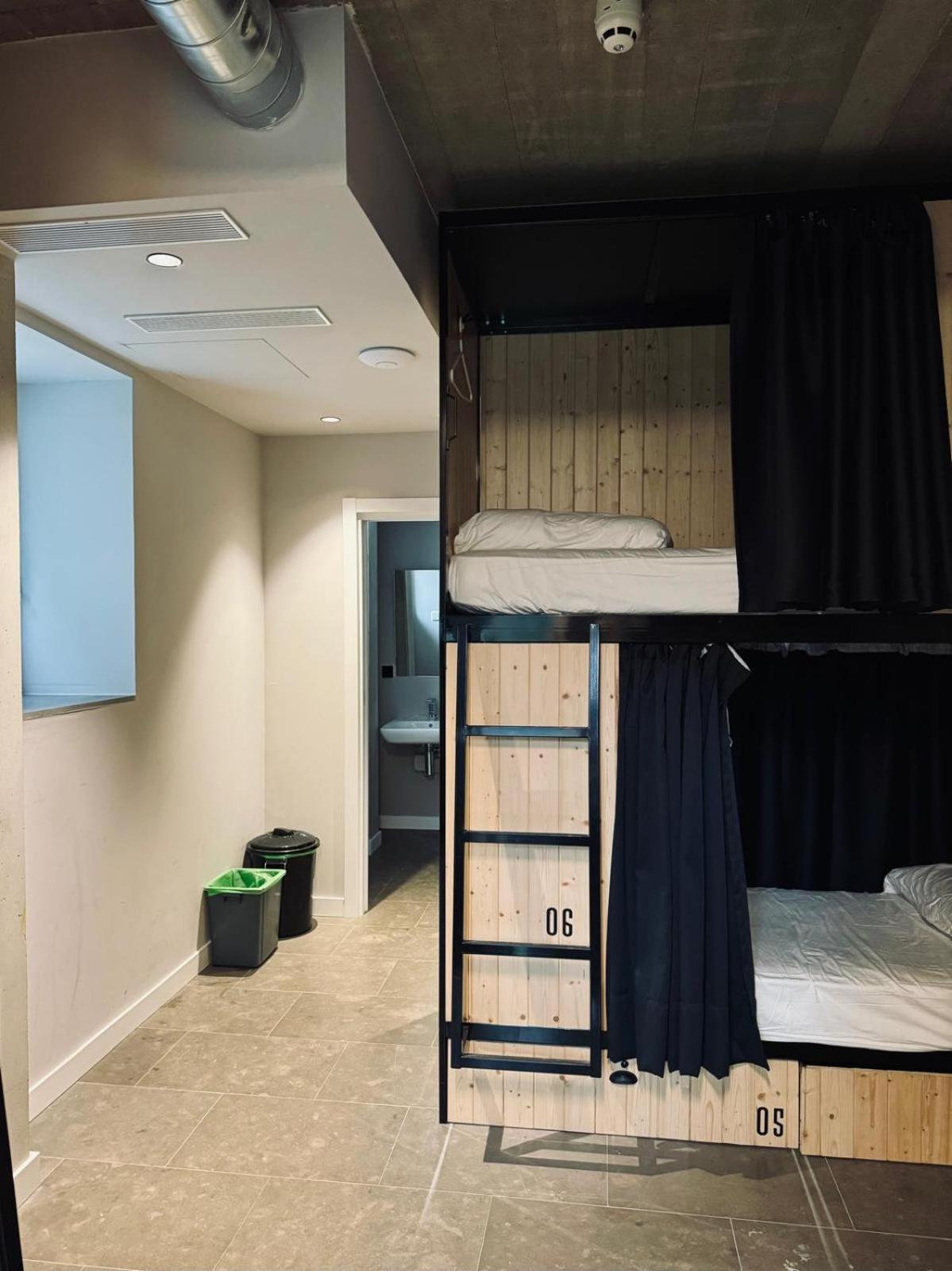 Bed in 6-Bed Mixed Dormitory Room,1622219397:JPEG