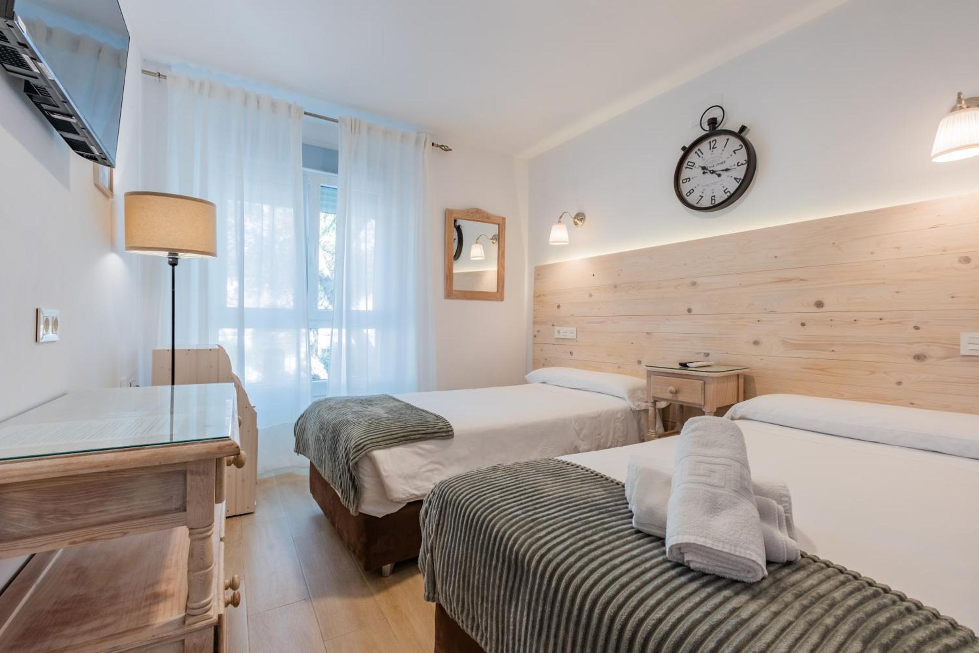 Twin Room,1631545540:JPEG