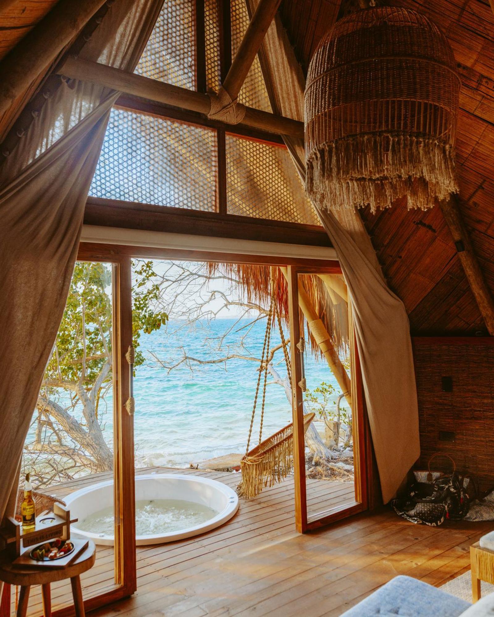 Habitación Doble Deluxe con balcón y vistas al mar