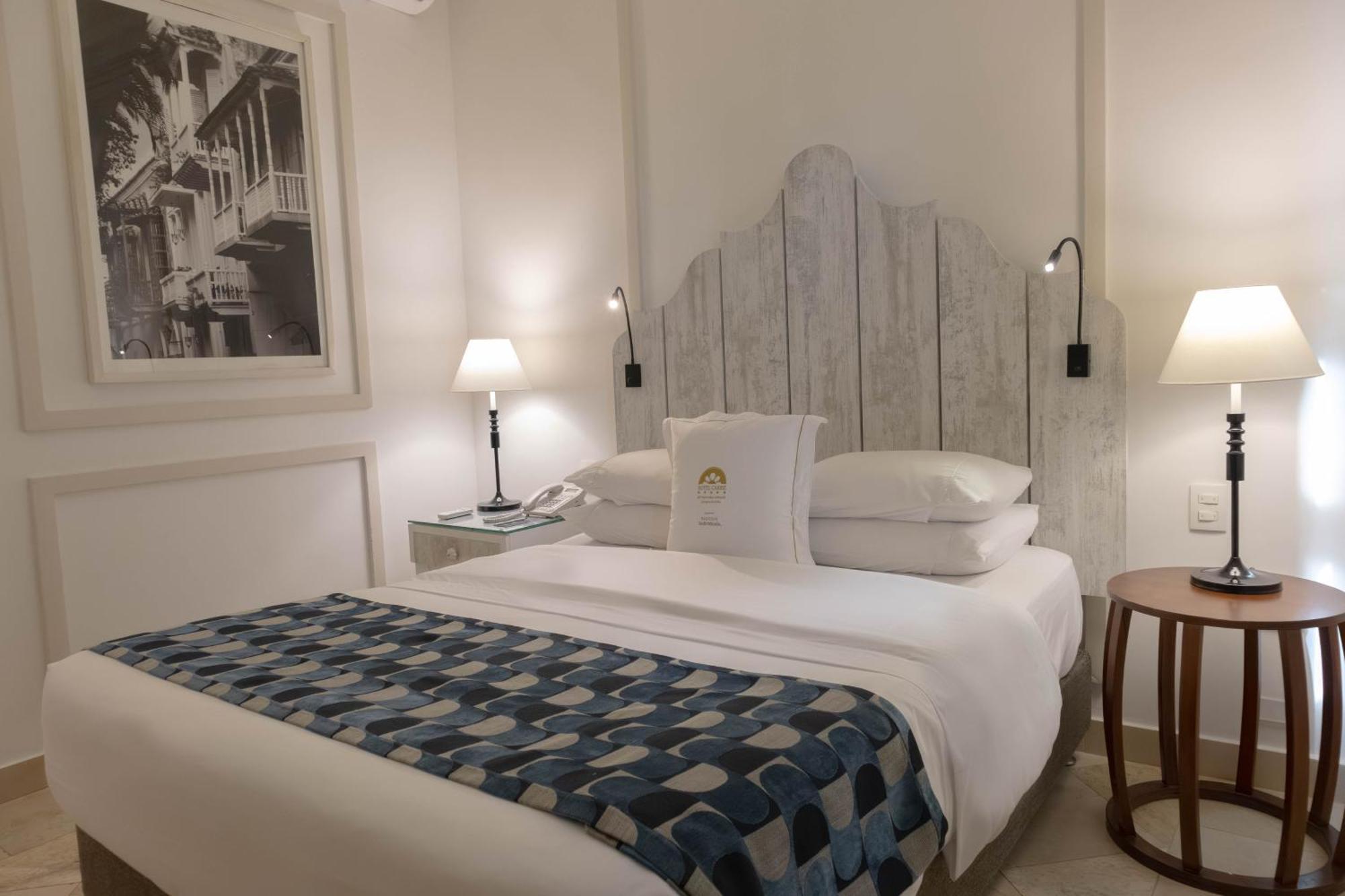 1 Queen Bed,1657151847:JPEG