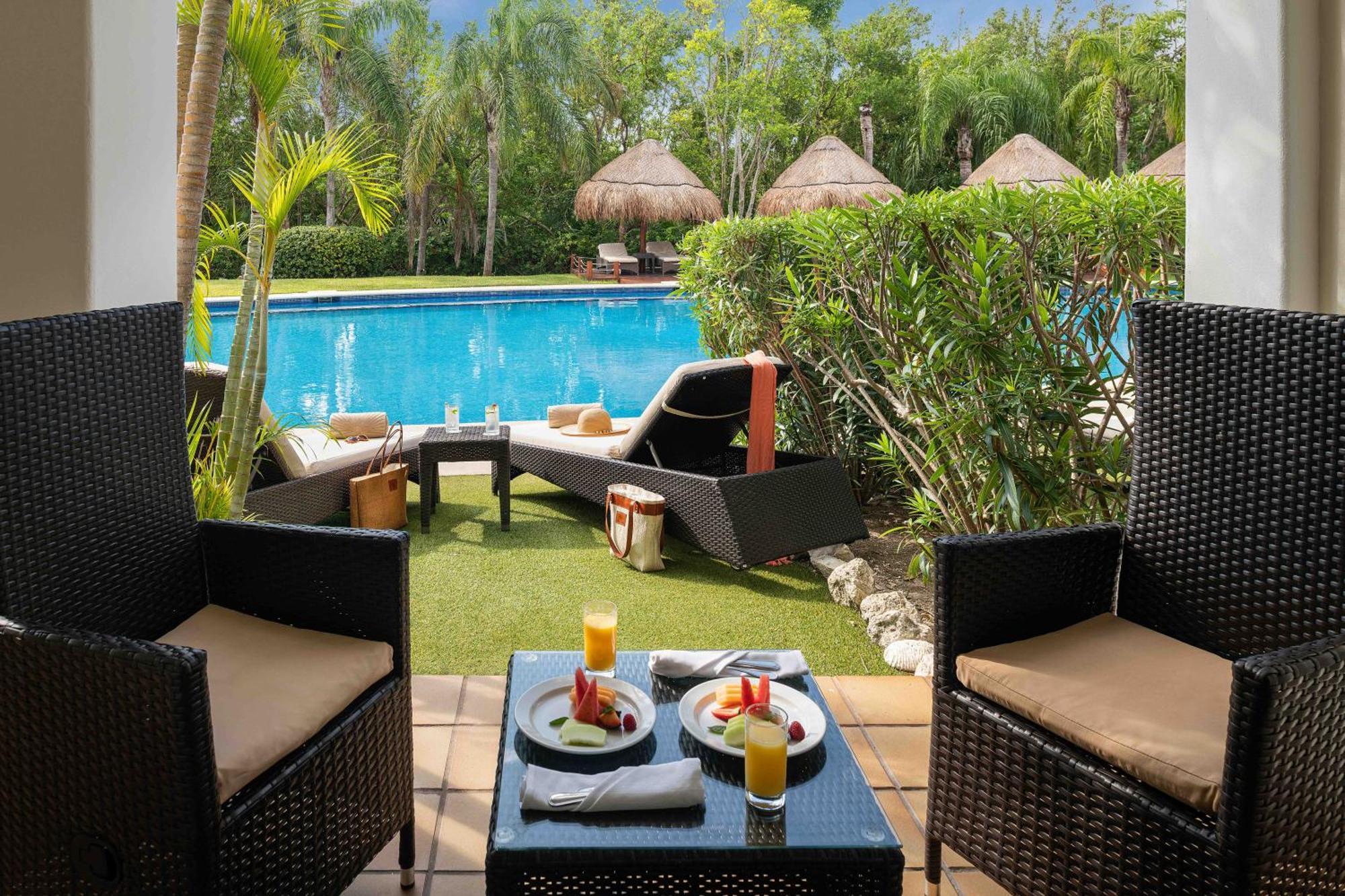 Golden Junior Suite - Swim Up,1672564953:JPEG