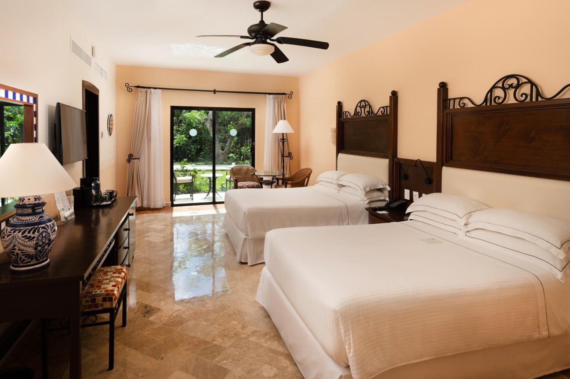 Deluxe Double Room (2 Adults + 1 Child)