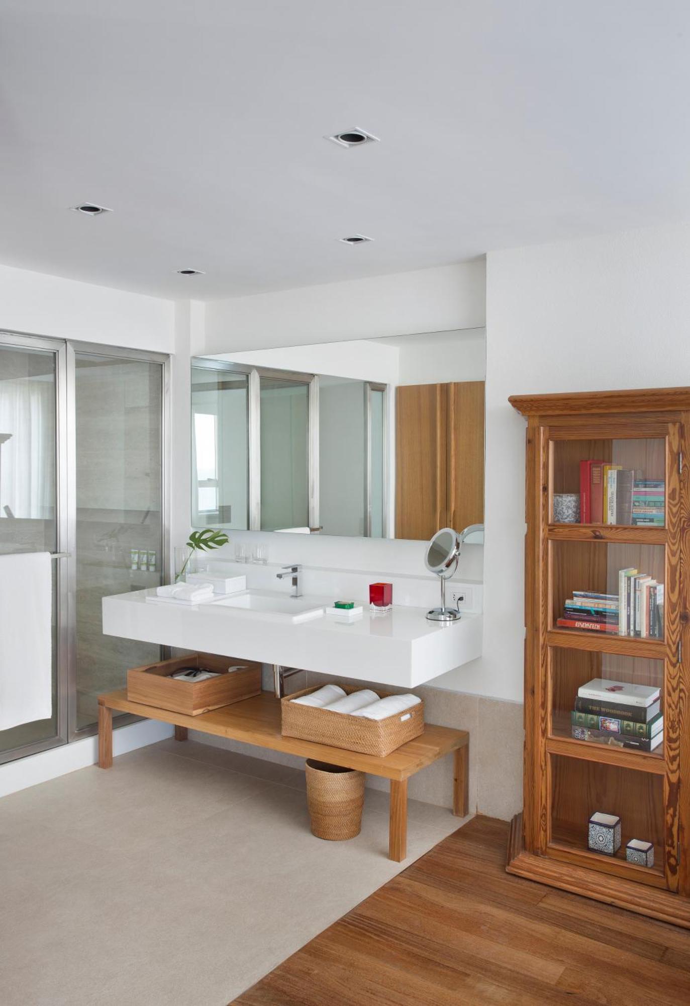 Suite with City View,1689828258:JPEG