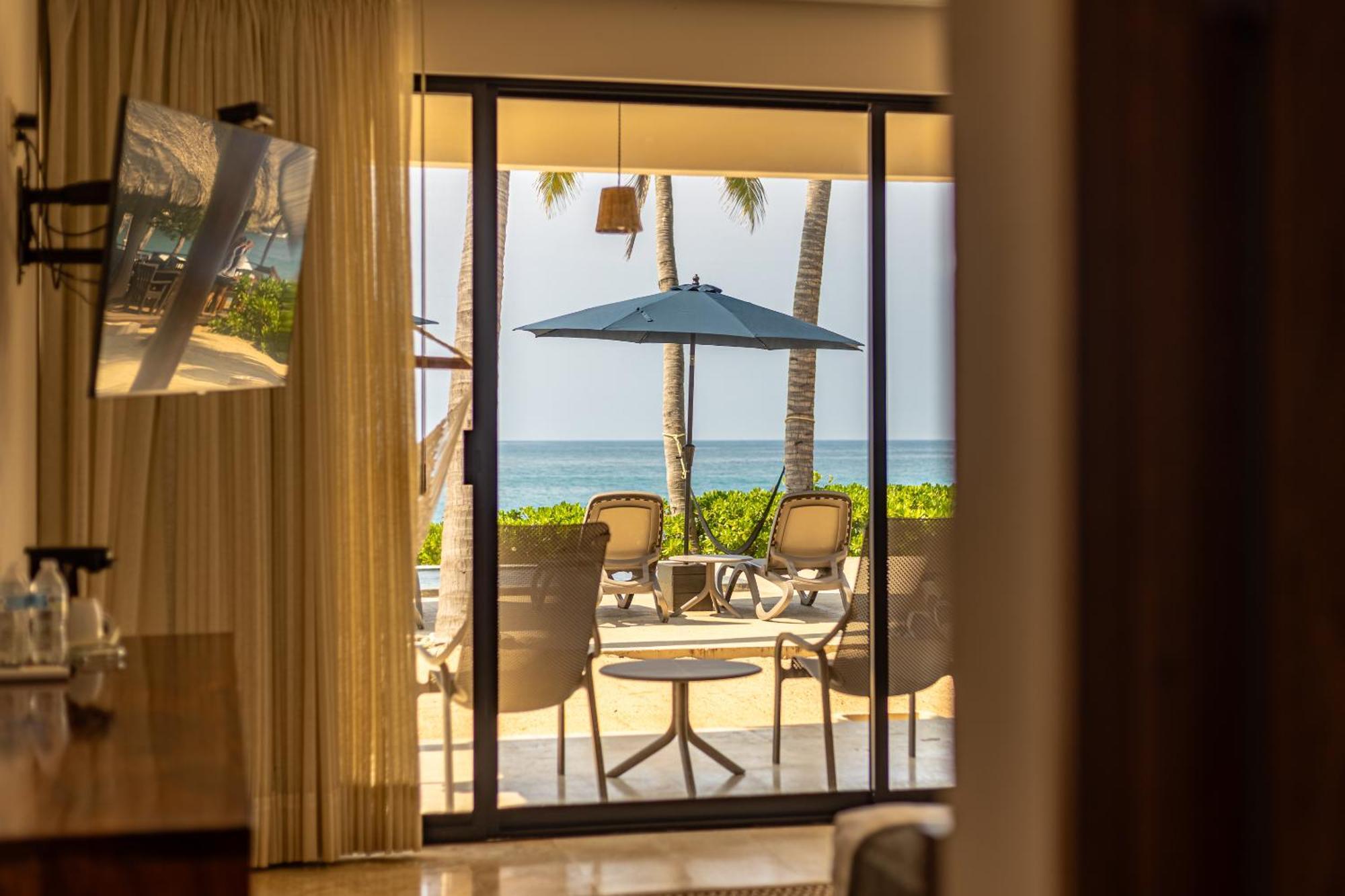 Deluxe Suite with Sea View,1699266185:JPEG