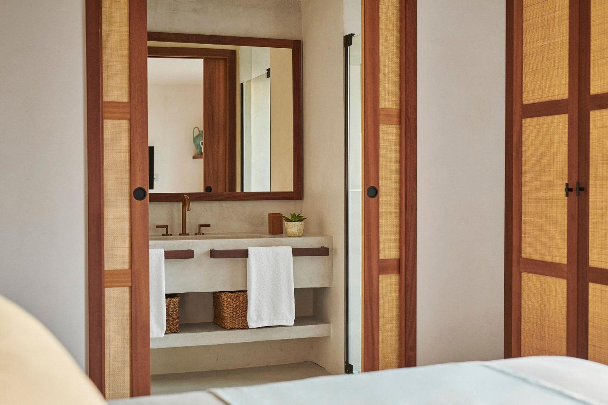 Resort Room,1698738352:JPEG
