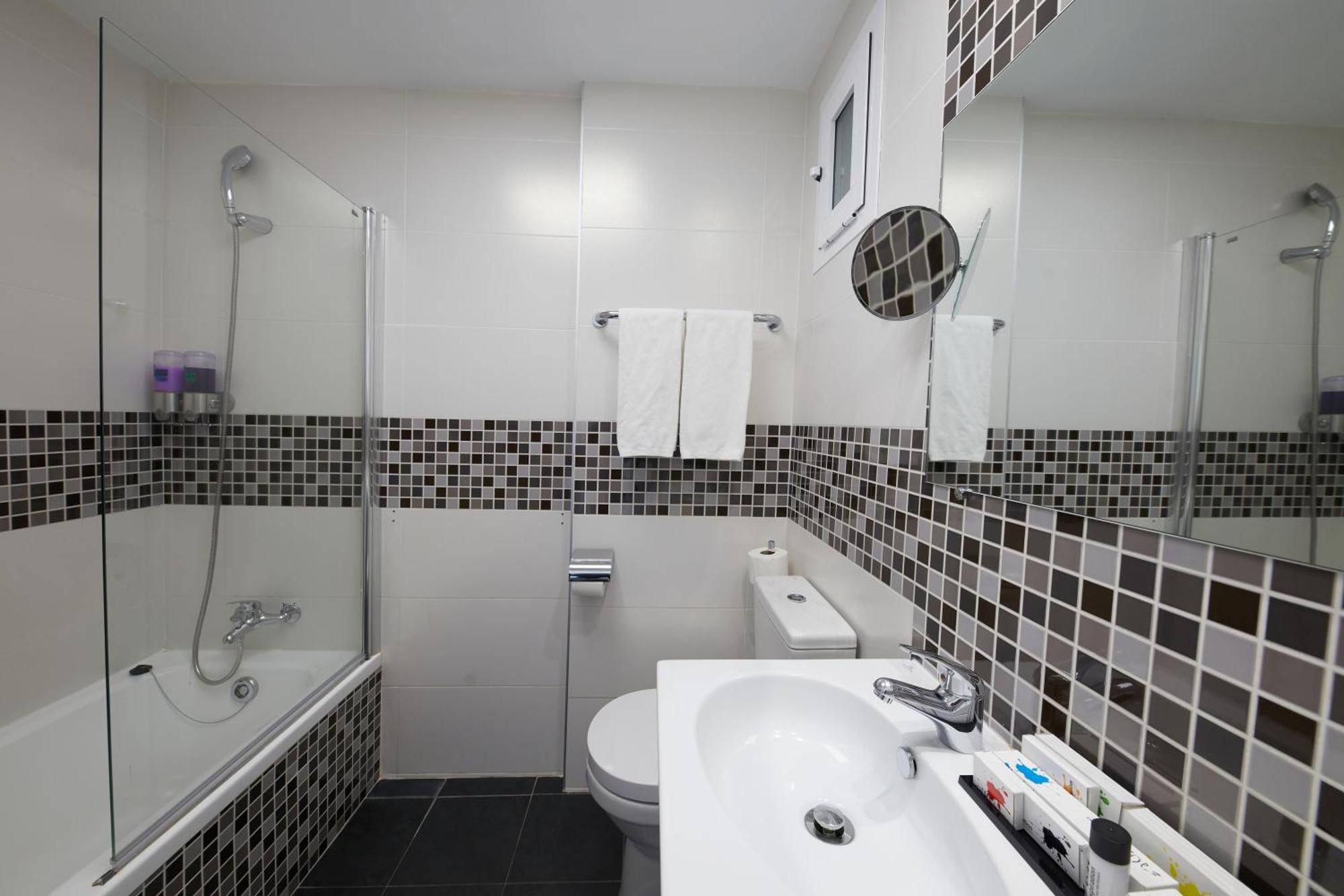 Habitación Doble con balcón (2 adultos + 1 niño) - 1 o 2 camas