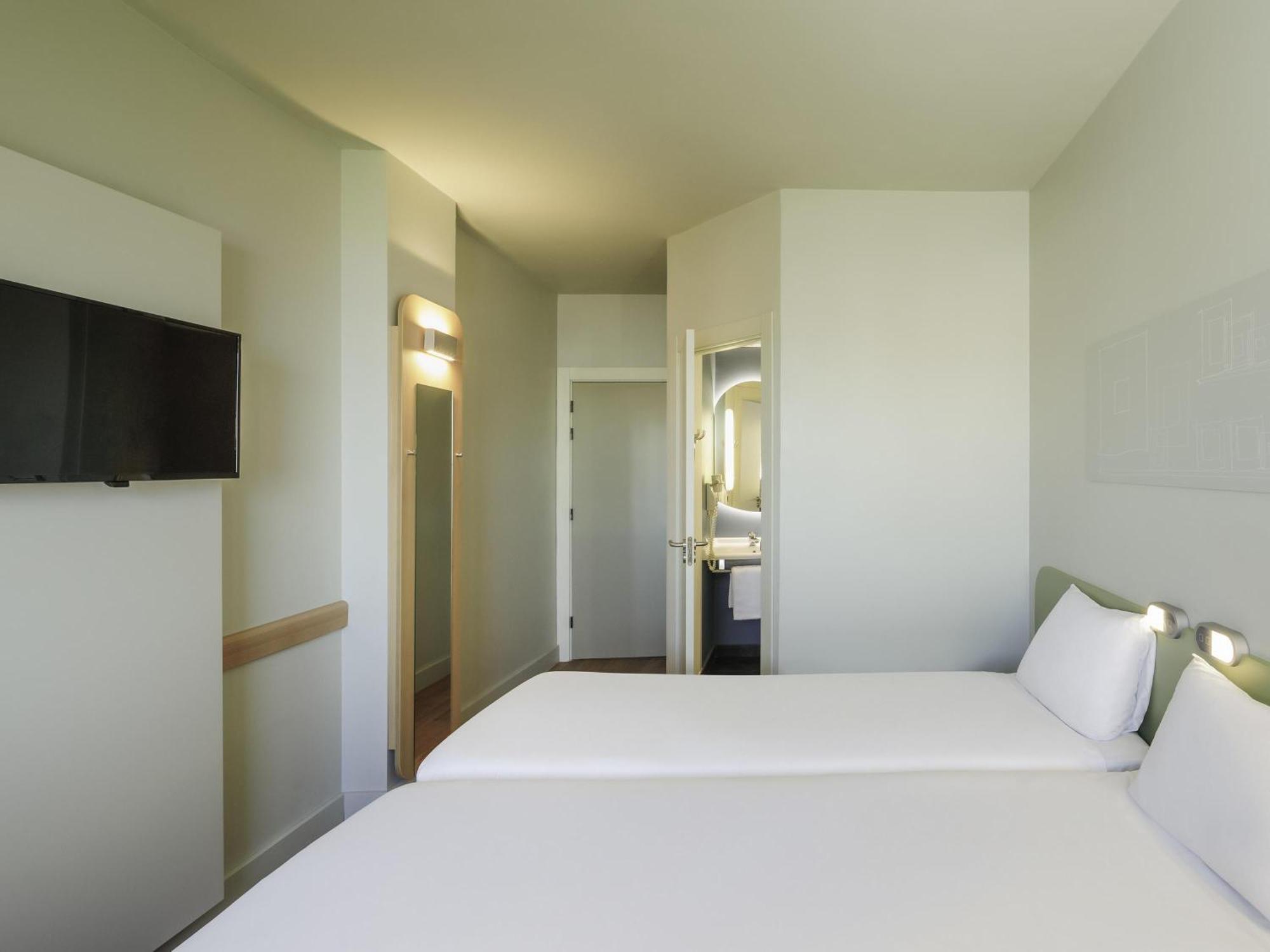 Twin Room,1704920990:JPEG