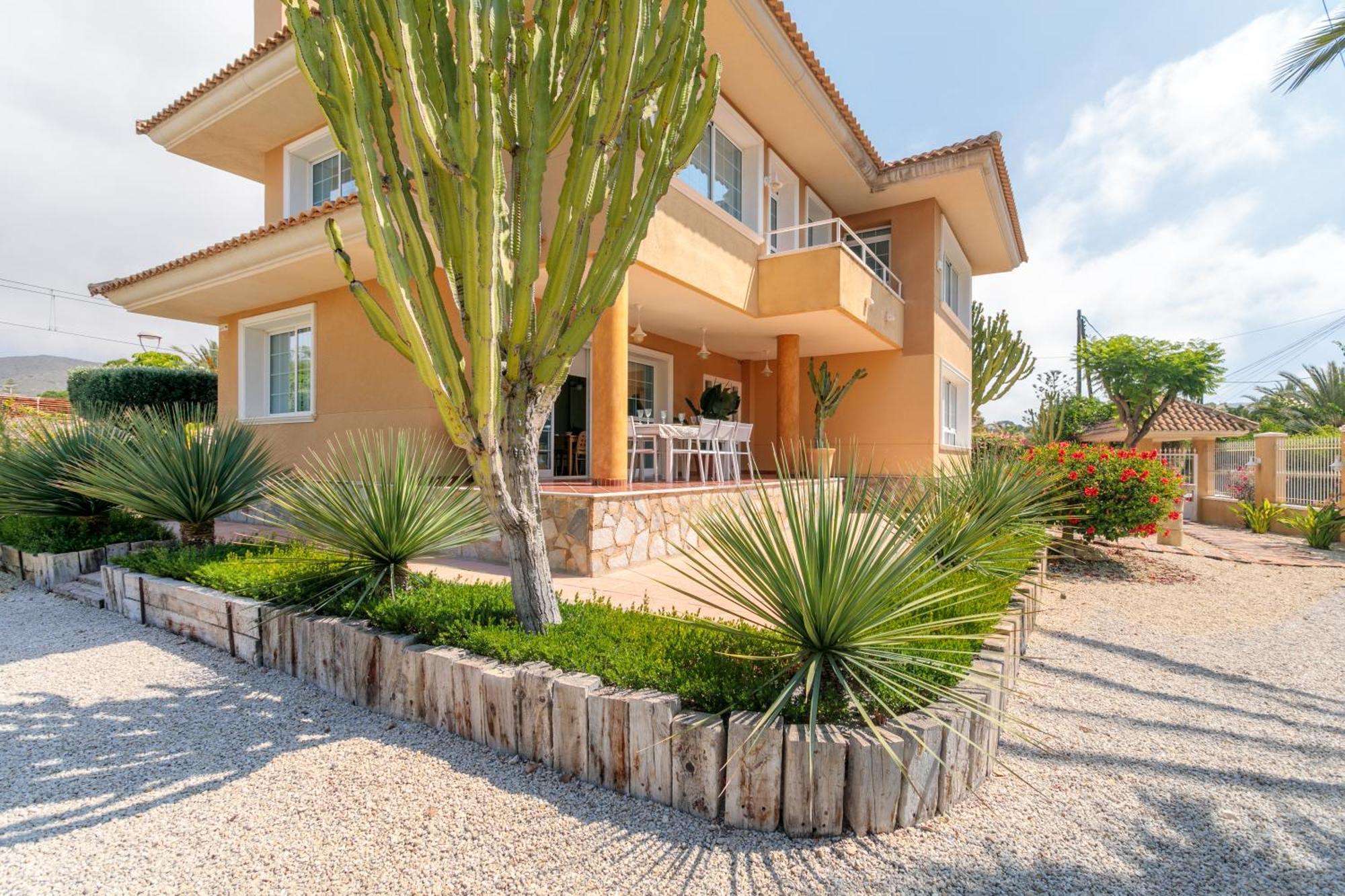Three-Bedroom House,1709115857:JPEG