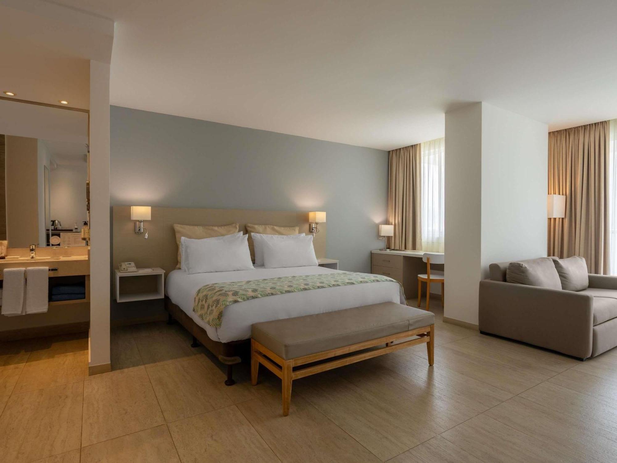 Deluxe Queen Room with Sofa Bed,1717107736:JPEG