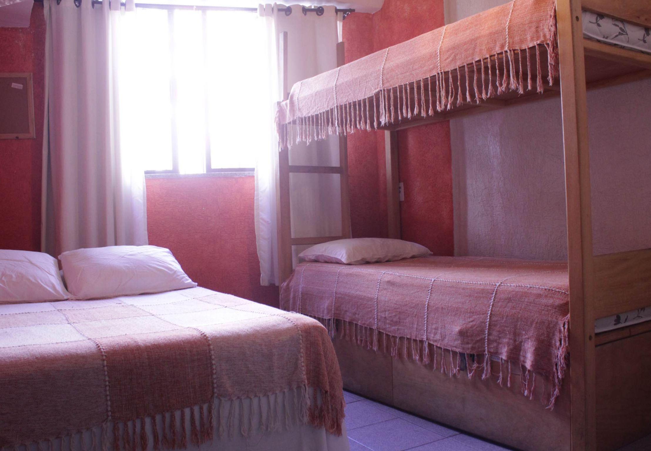 Cama individual en habitación compartida mixta de 3 camas con baño privado - 1ª planta