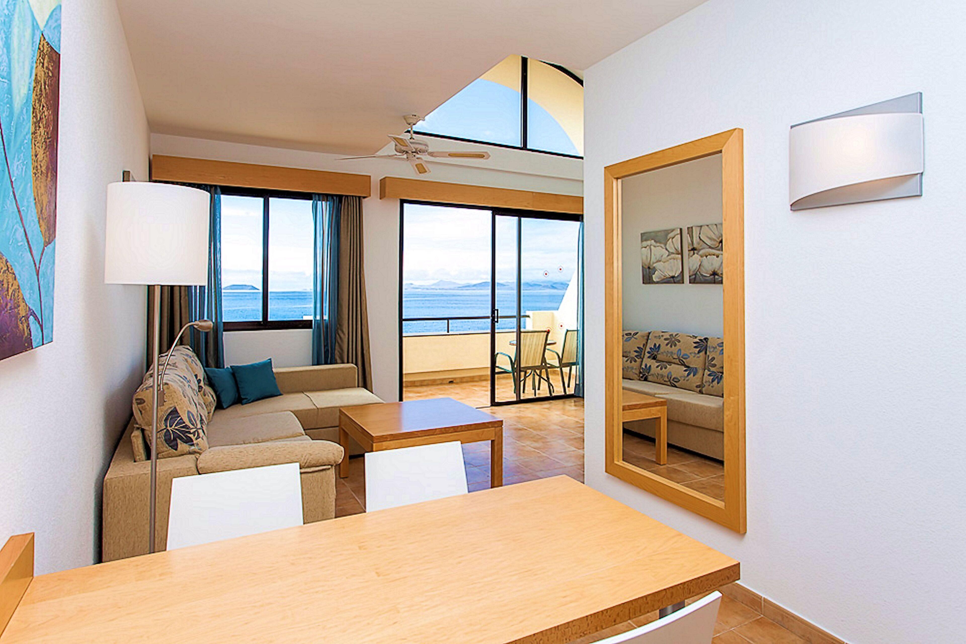 Habitación Familiar con vistas al mar (3 adultos + 1 niño)
