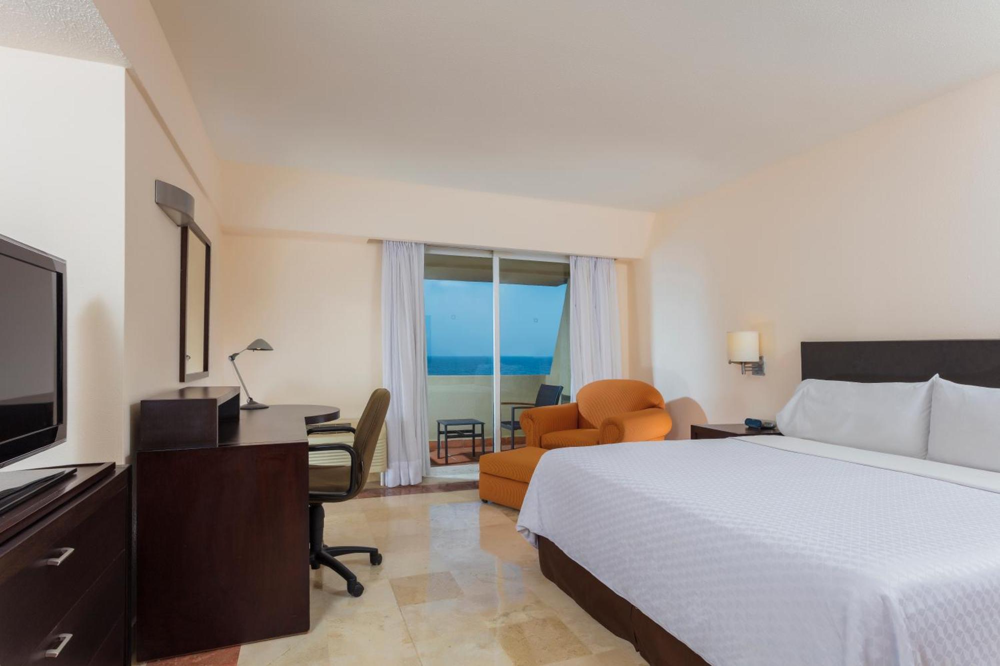 Deluxe Room, Ocean Front, 1 King,1742644353:JPEG