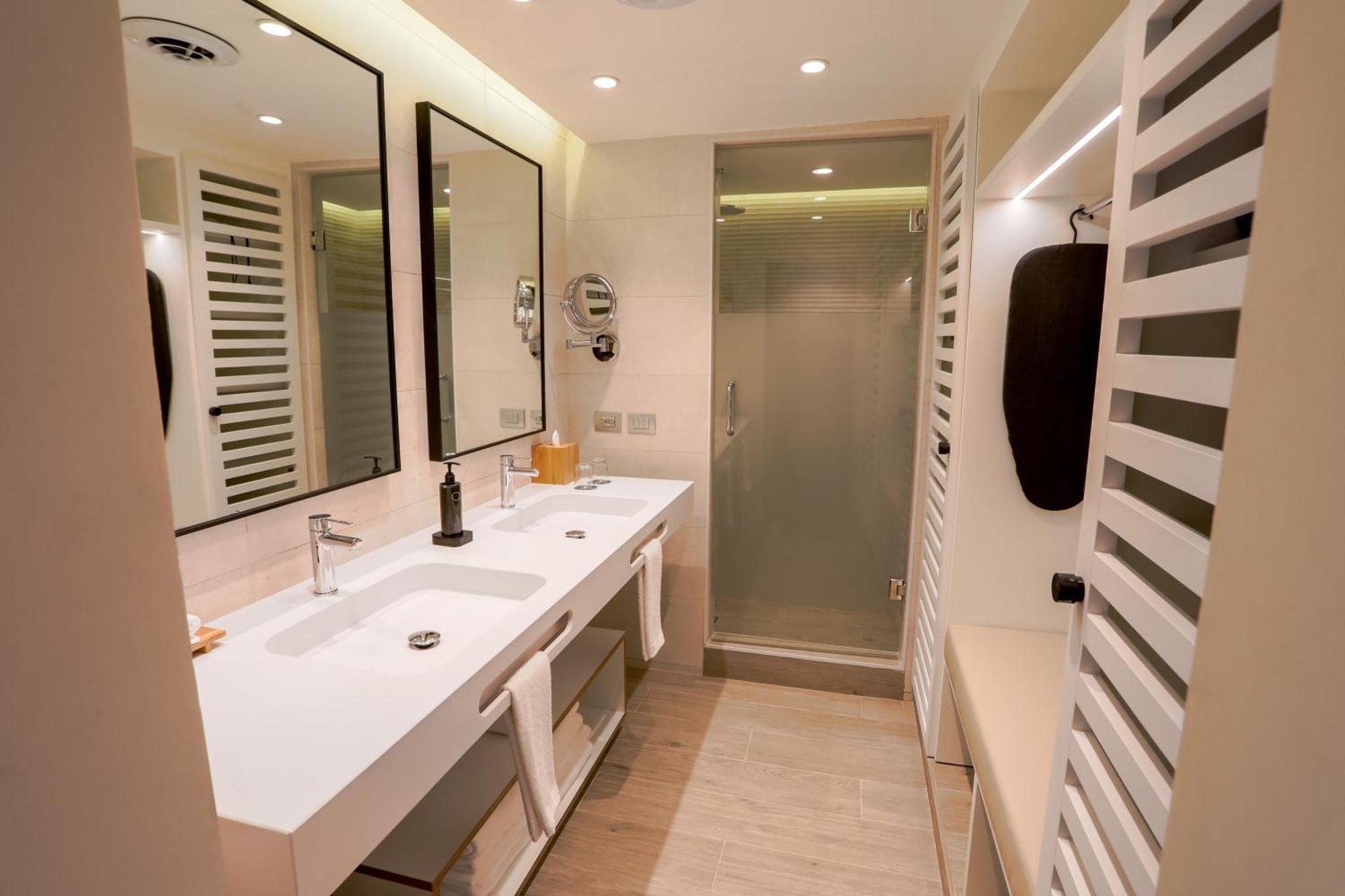 Privileged Deluxe Junior Suite Swim Up,1742626725:JPEG