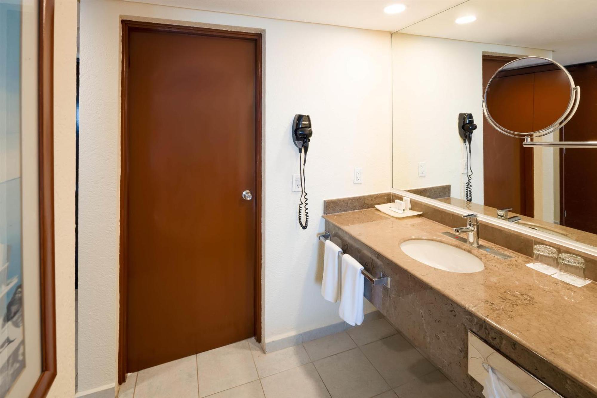 Habitación Doble (2 adultos + 2 niños) - Frente al mar